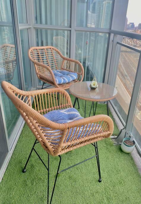 Fully furnished Lux 1bed condo