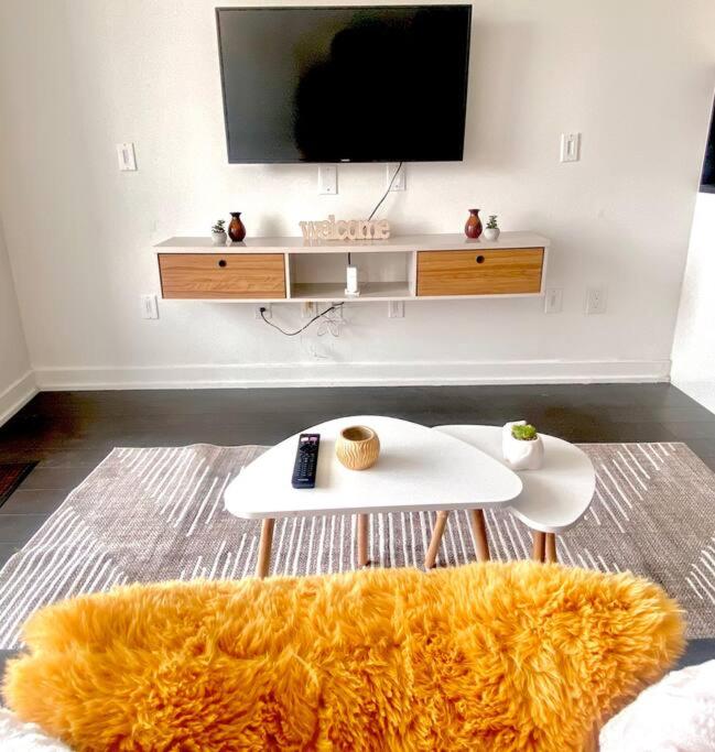 Fully furnished Lux 1bed condo