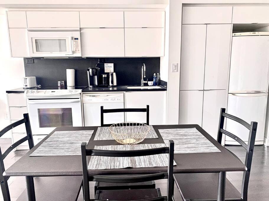 Fully furnished Lux 1bed condo