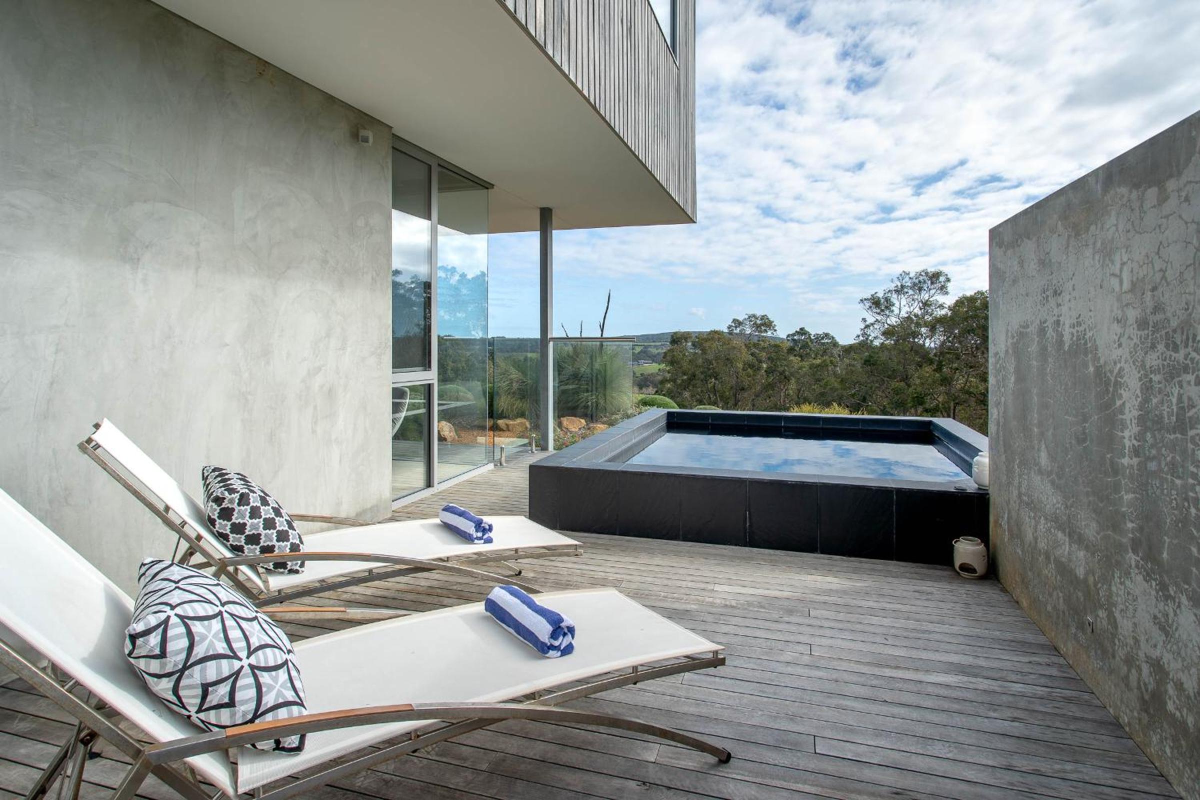 Ithaca I Private Properties