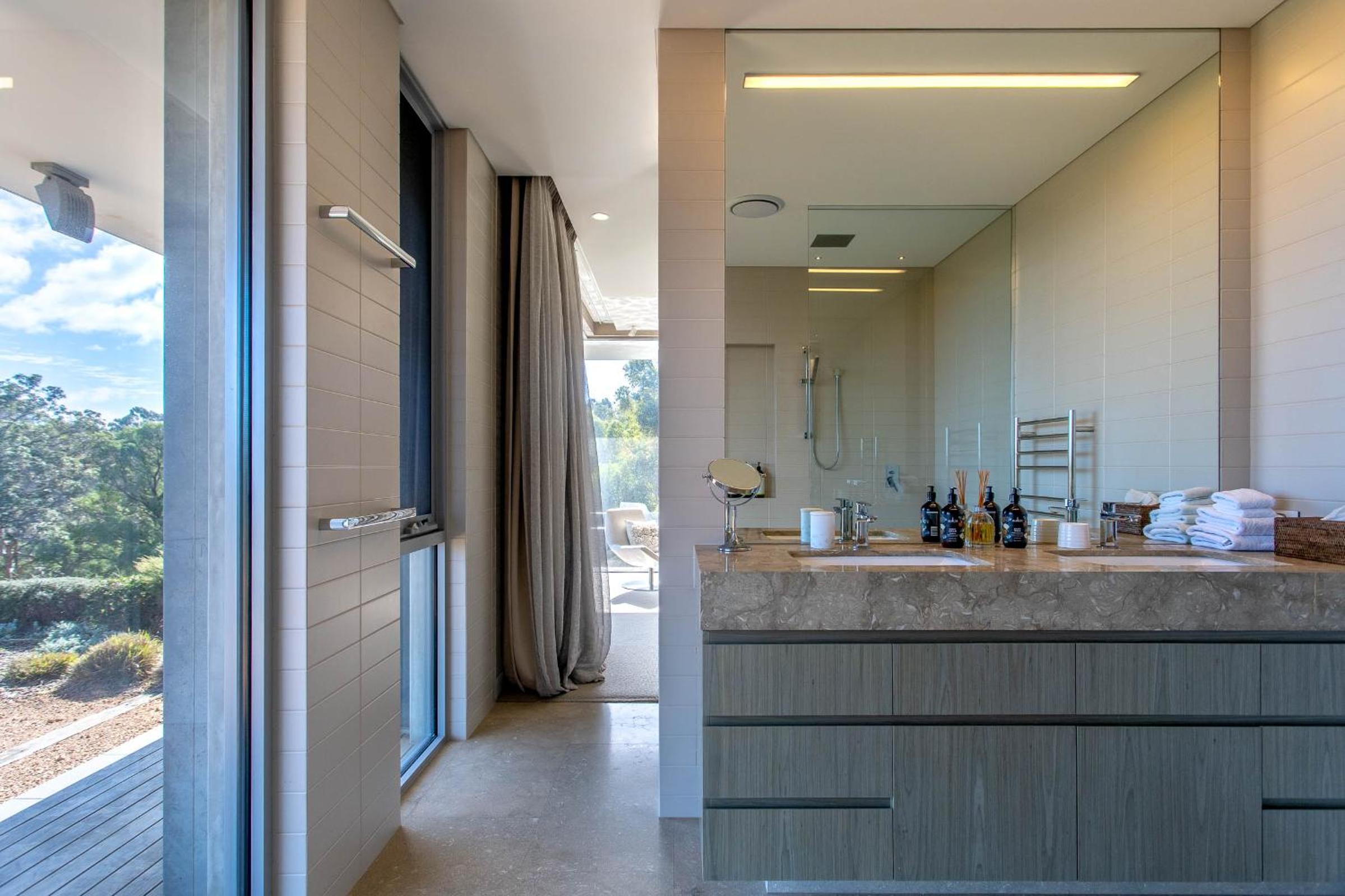 Ithaca I Private Properties