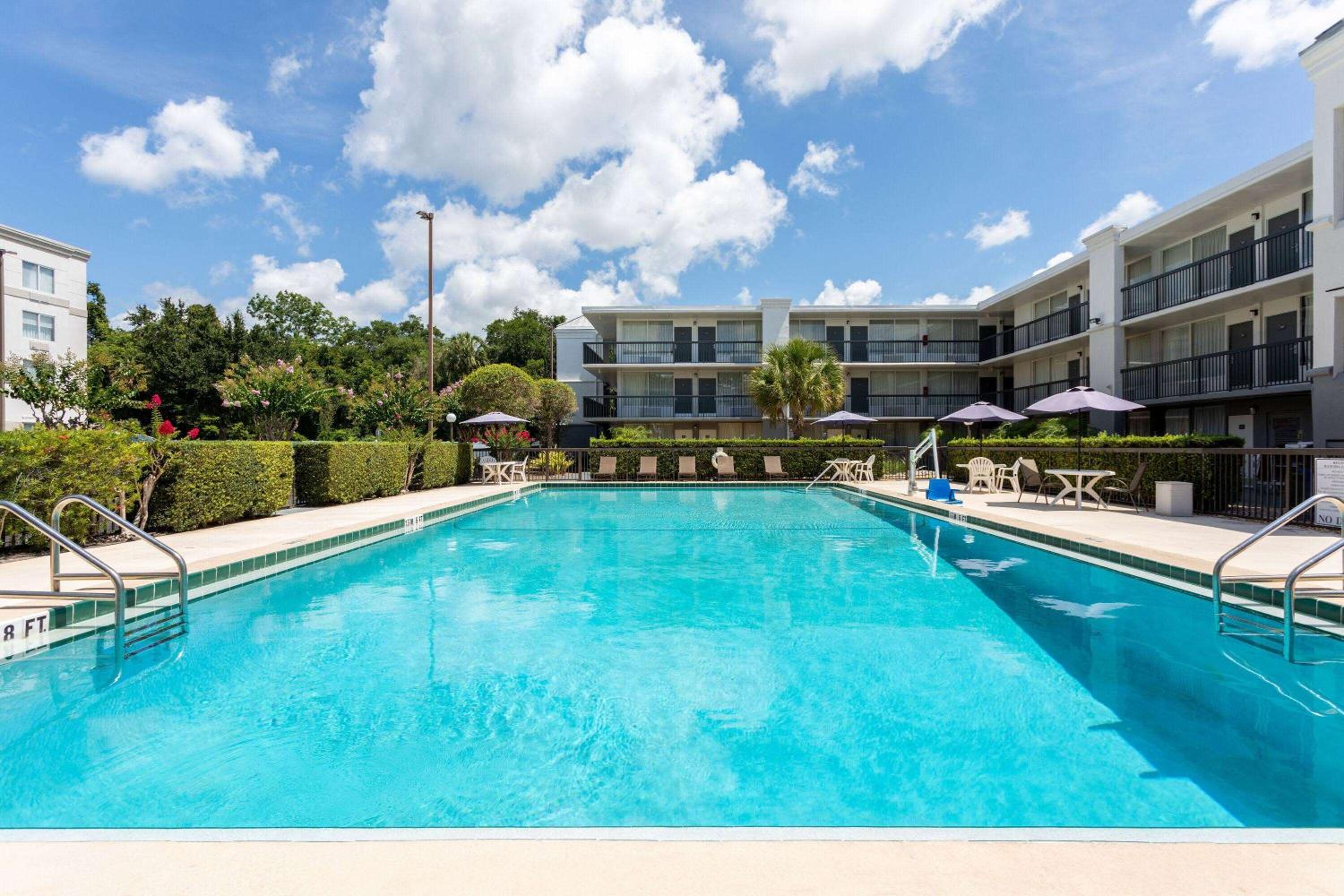 Orlando Vacations - Ramada by Wyndham Altamonte Springs Near I-4 - Property Image 1