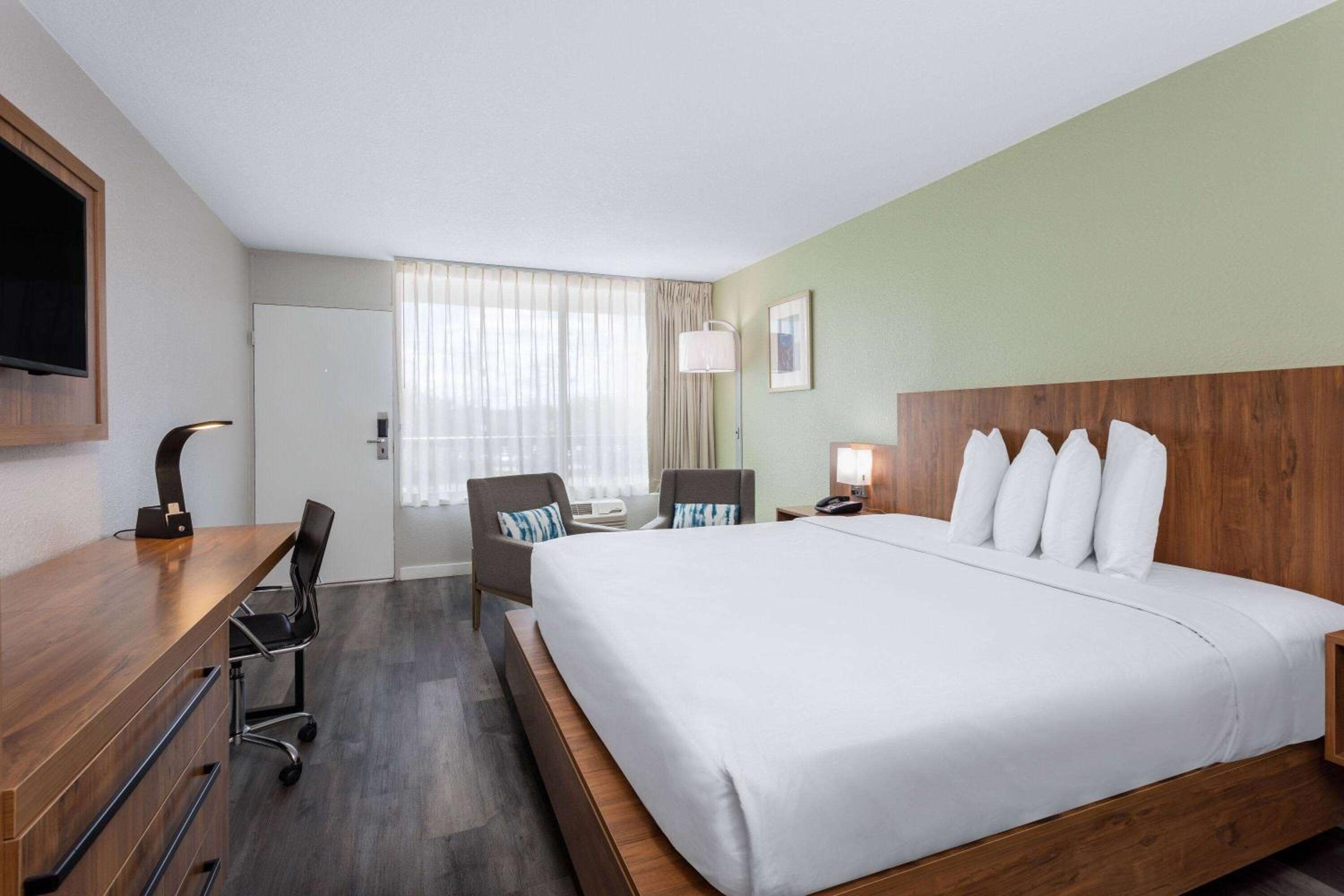 Altamonte Springs Vacations - Ramada by Wyndham Altamonte Springs Near I-4 - Property Image 2