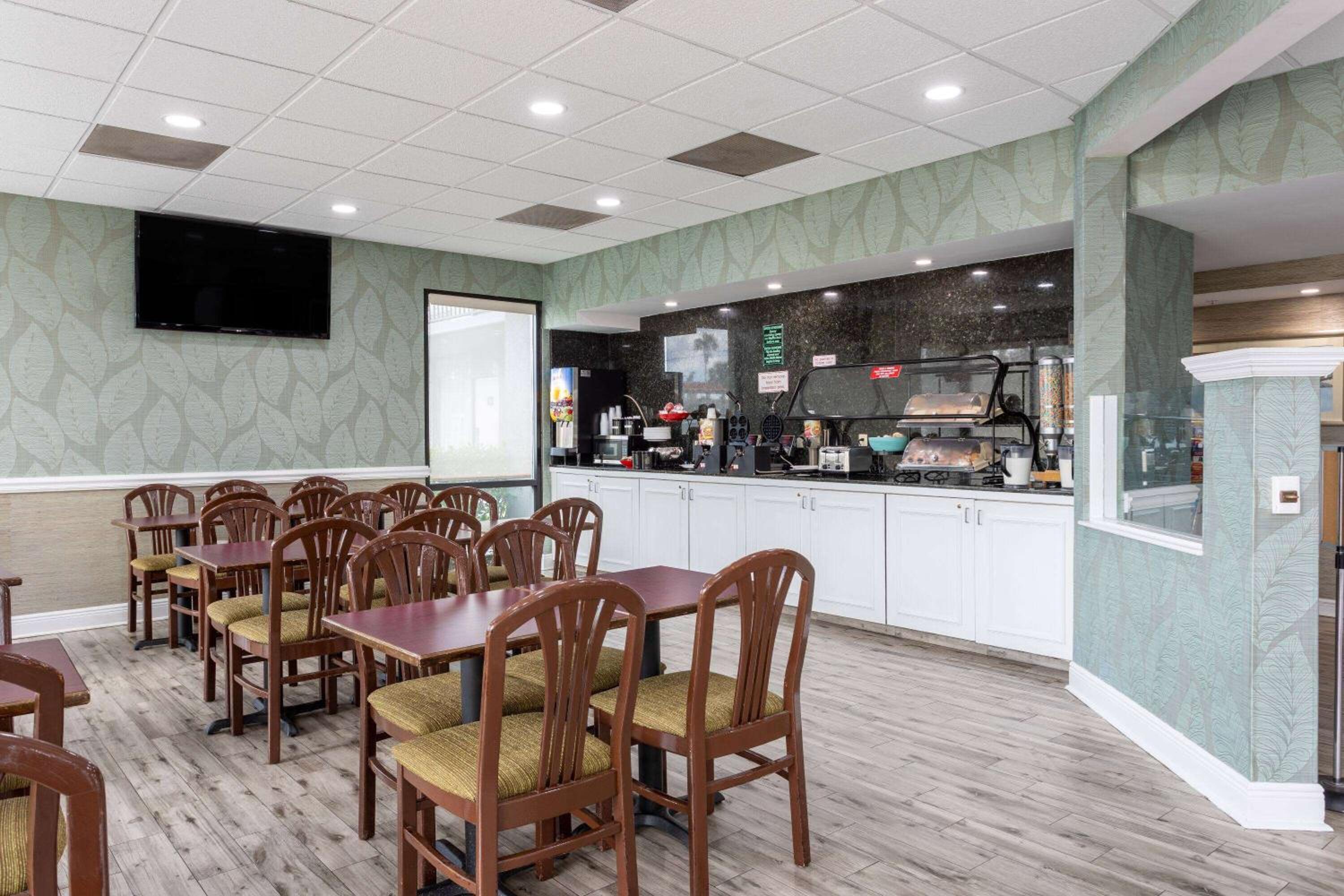 Orlando Vacations - Ramada by Wyndham Altamonte Springs Near I-4 - Property Image 6