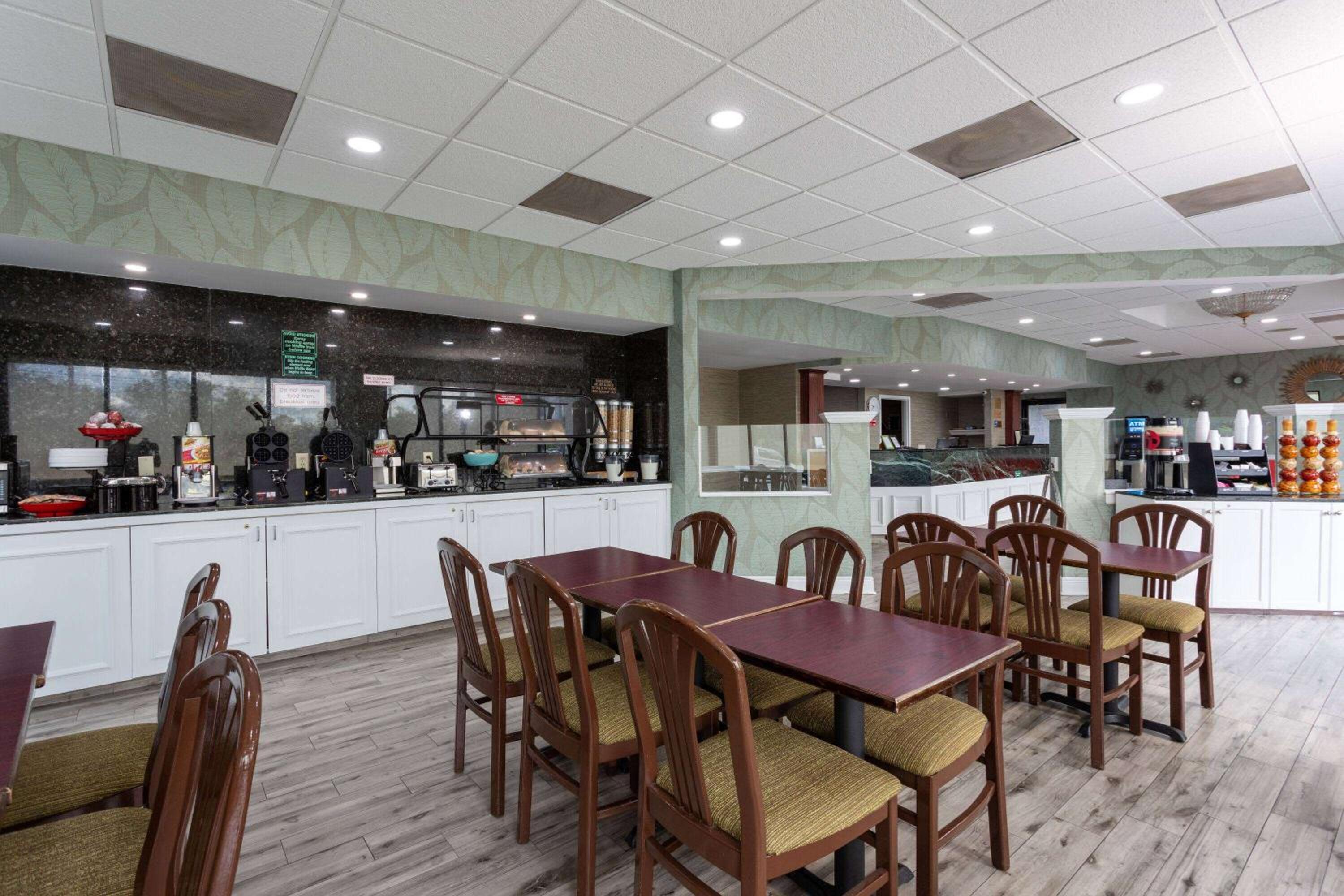 Altamonte Springs Vacations - Ramada by Wyndham Altamonte Springs Near I-4 - Property Image 4