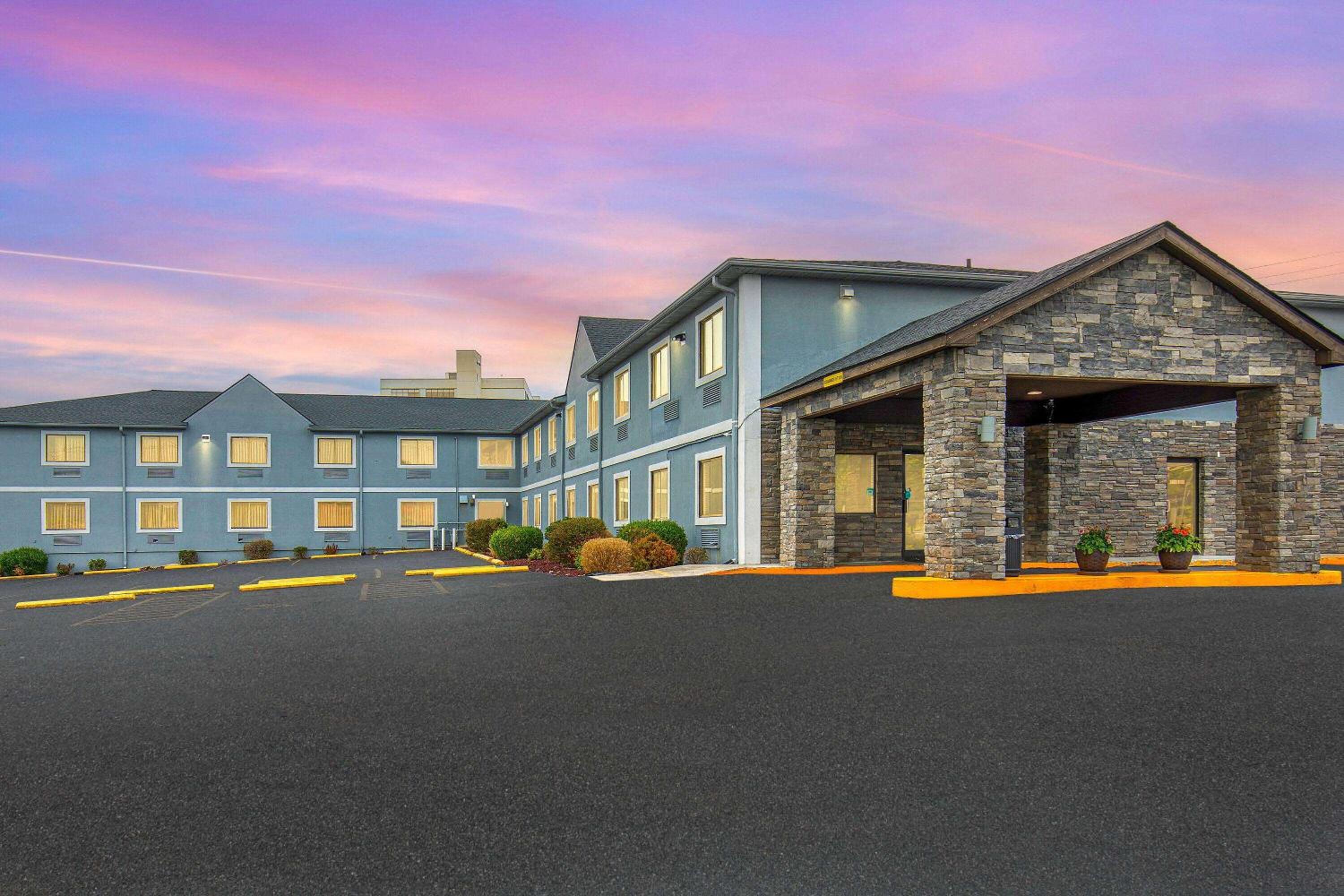 Super 8 by Wyndham Somerset view 3