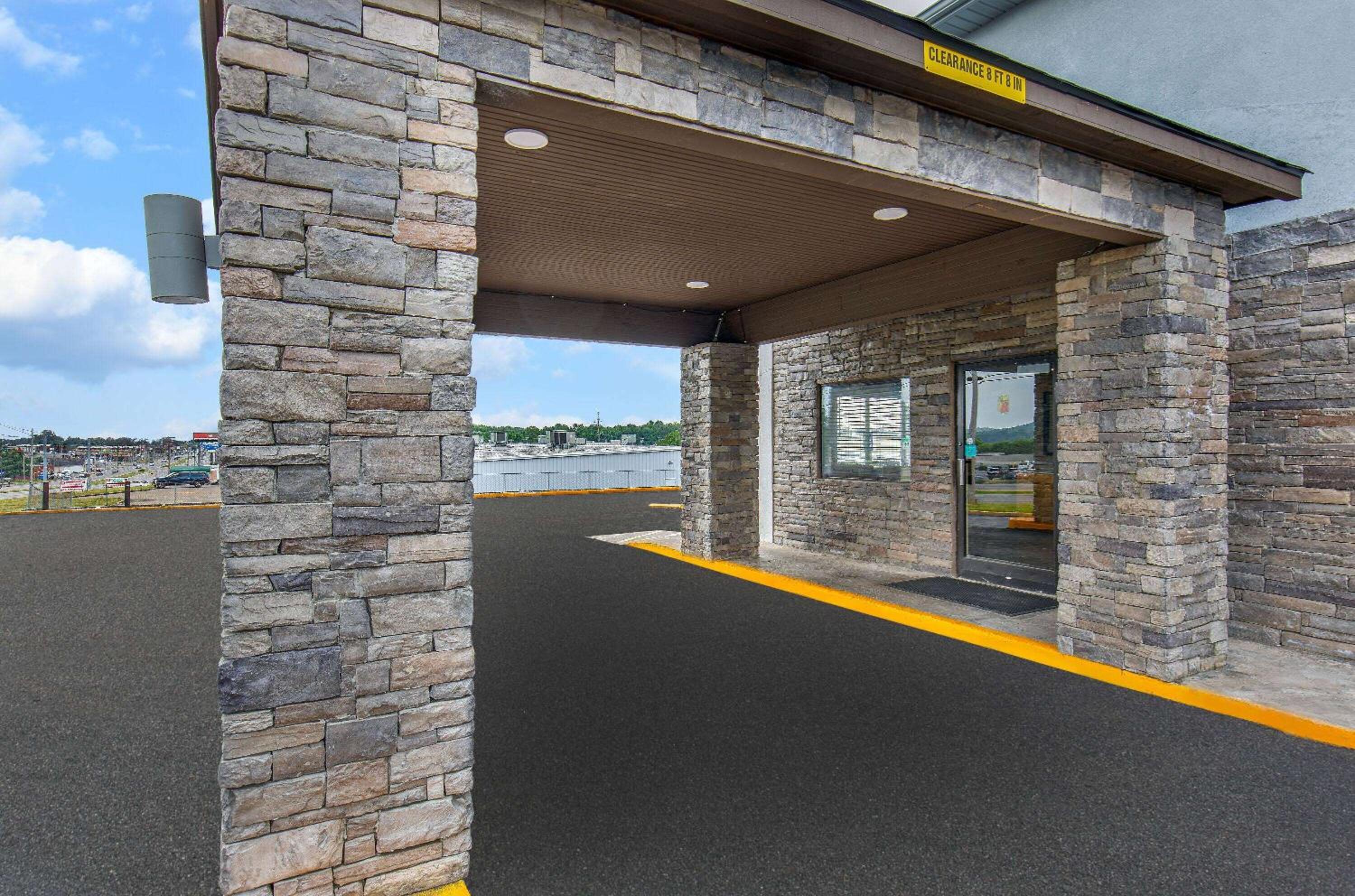 Super 8 by Wyndham Somerset view 4
