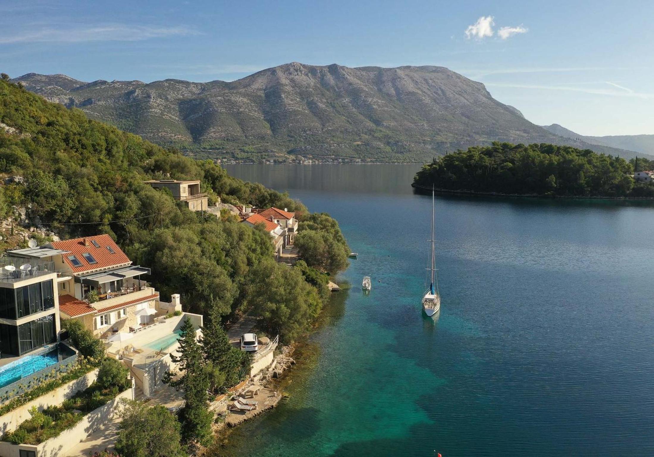 Villa Sea La Vie Seafront Location 4 Bedrooms Sea Access view 5