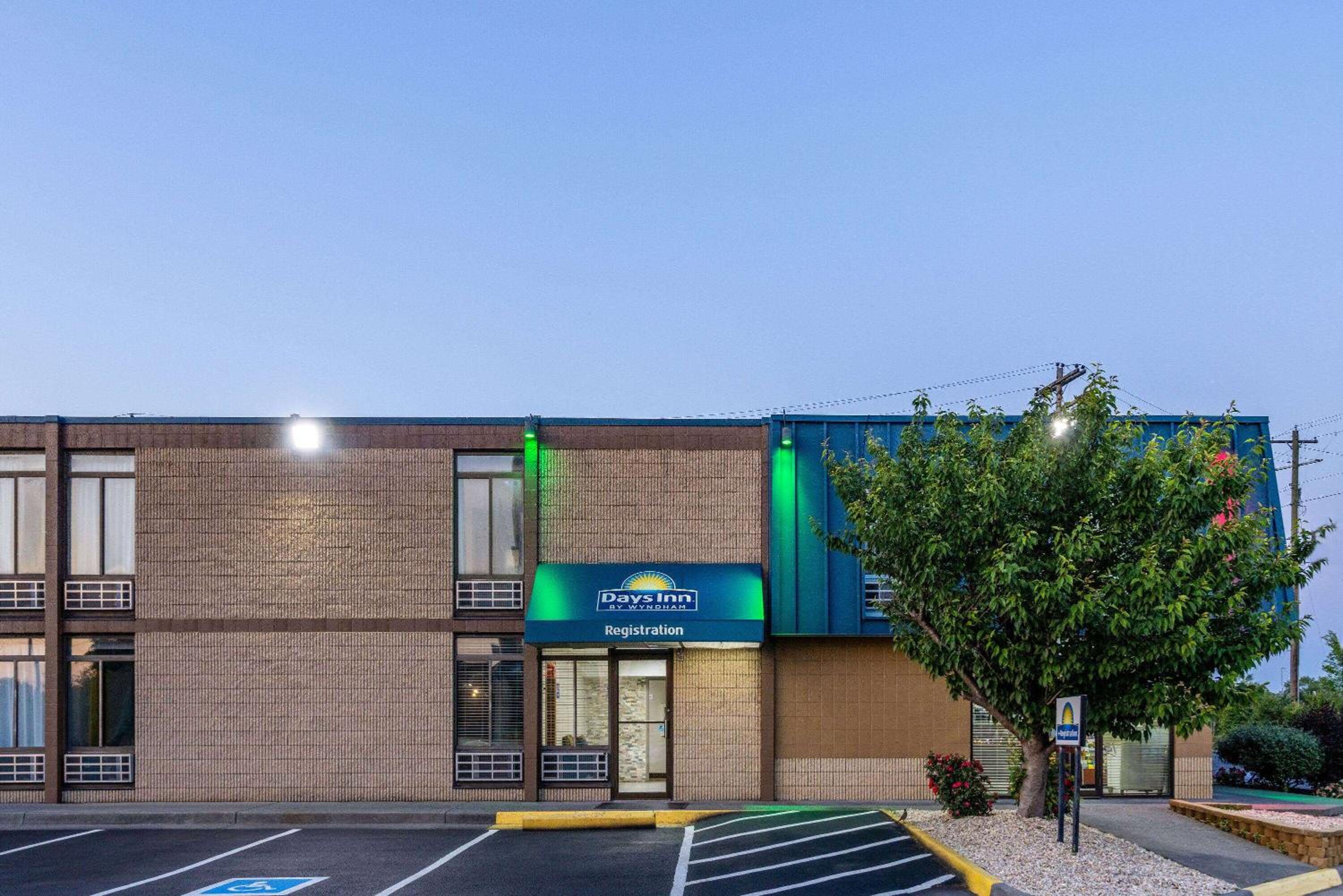 Days Inn by Wyndham Winchester view 2