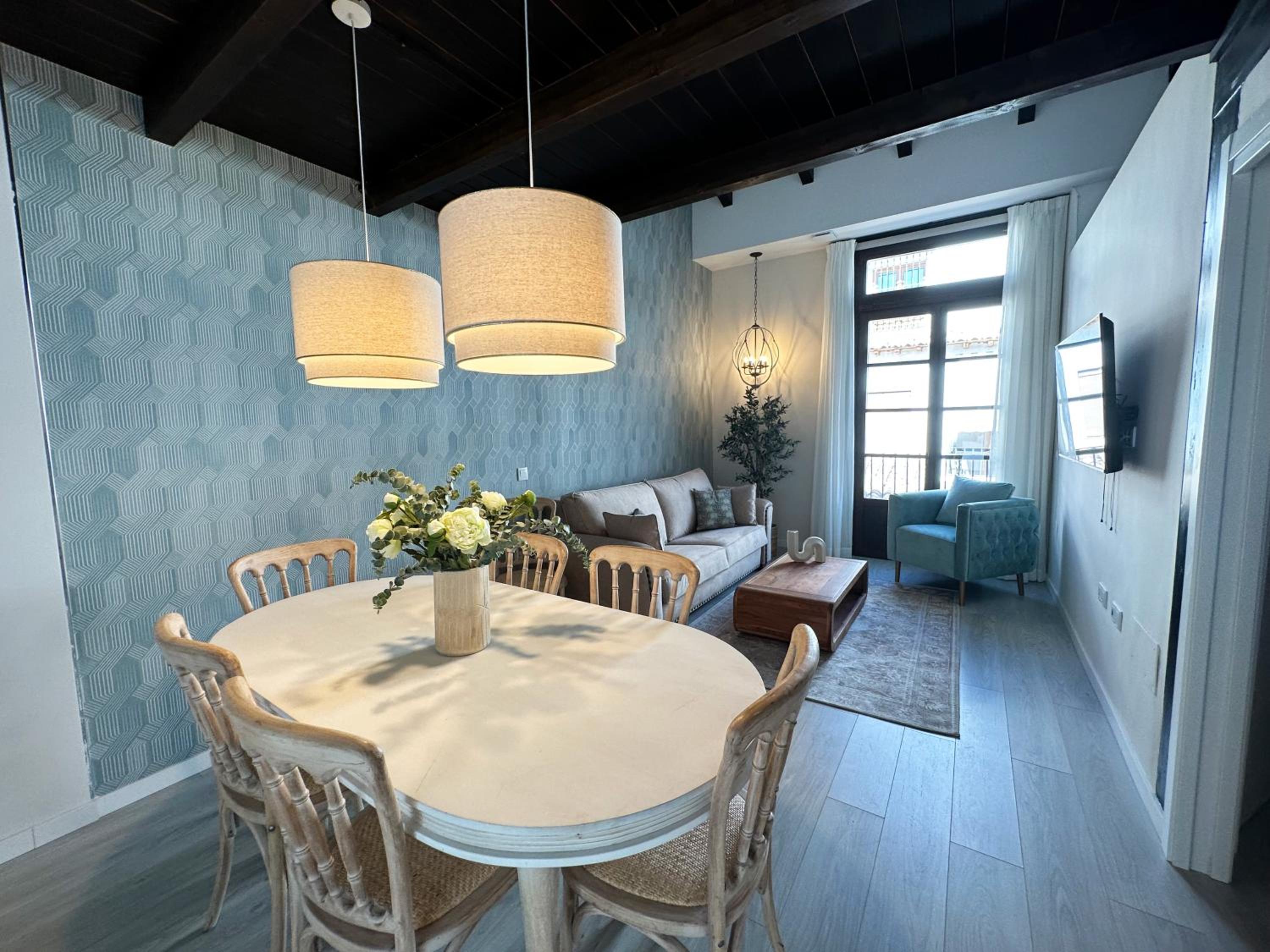 Apartamentos Puerta Elvira Suites 3000