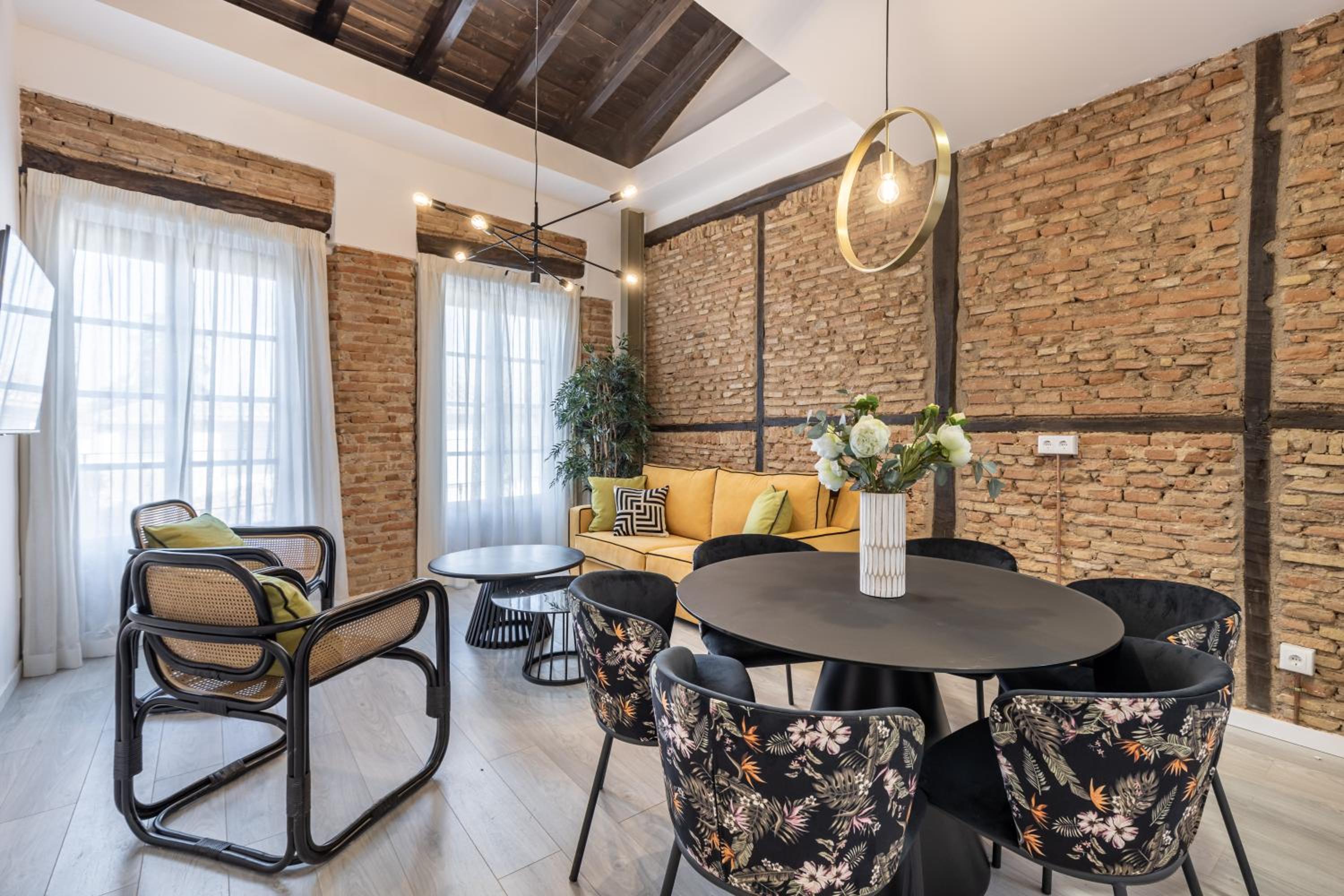 Apartamentos Puerta Elvira Suites 3000