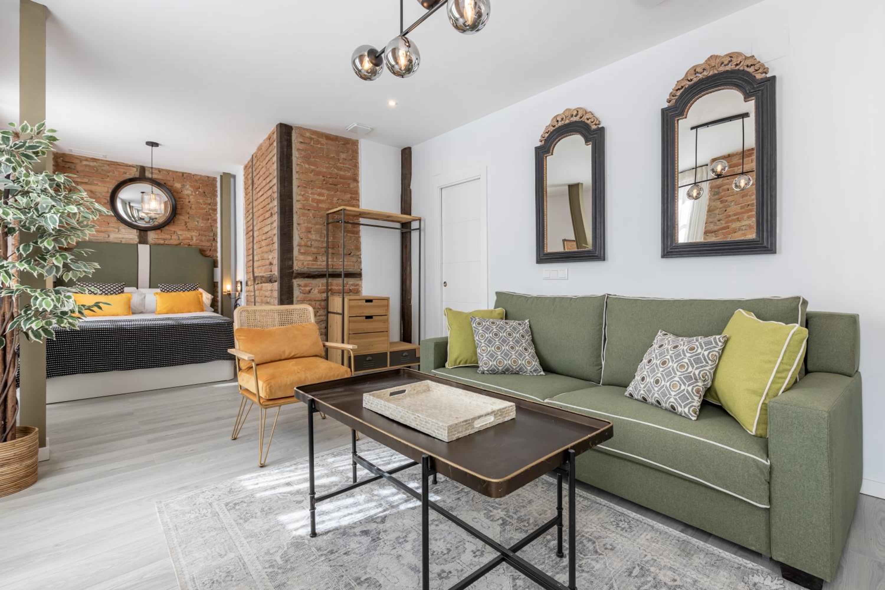 Apartamentos Puerta Elvira Suites 3000