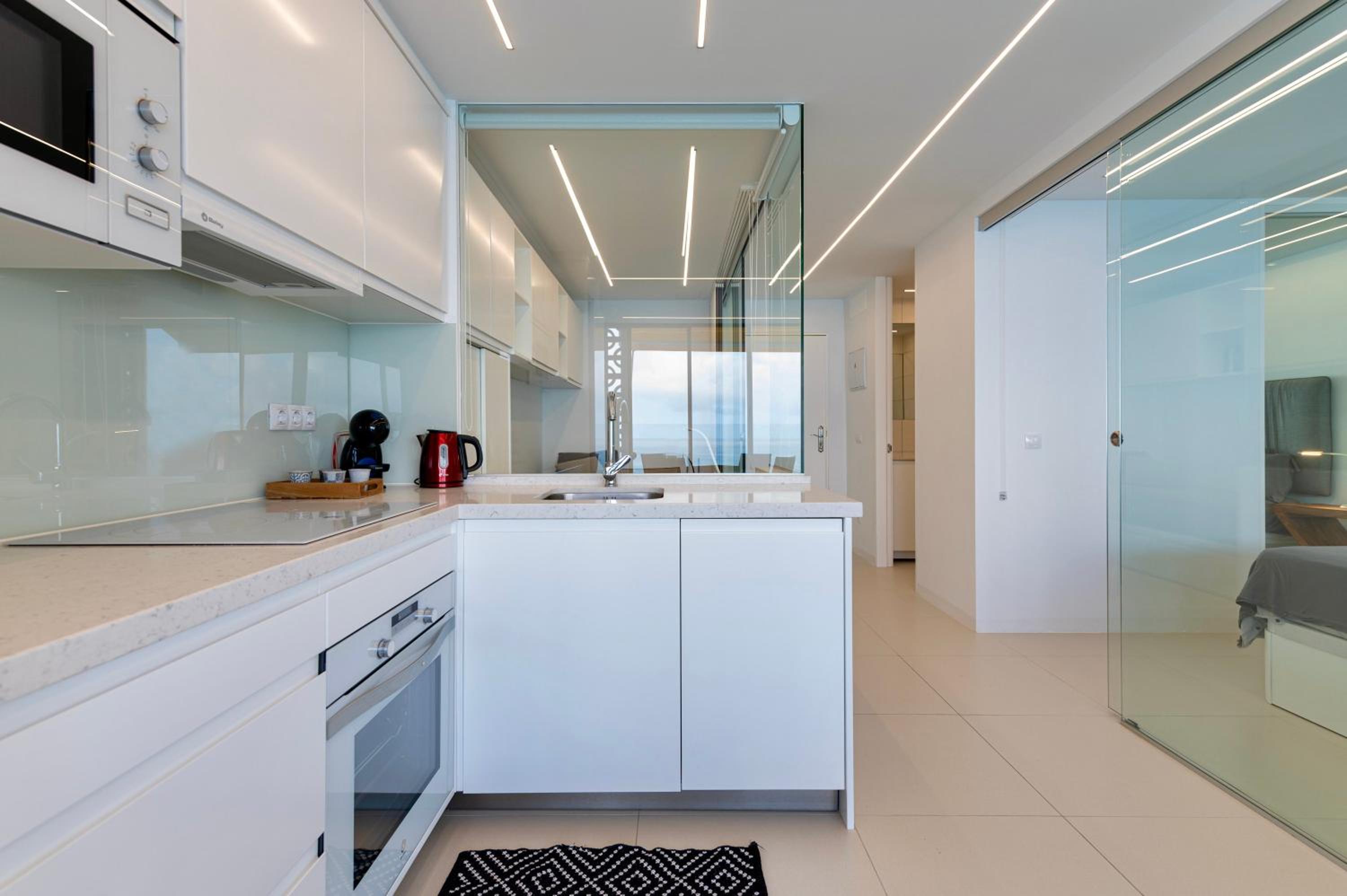 Oceanglass Apartments by Airnest view 5