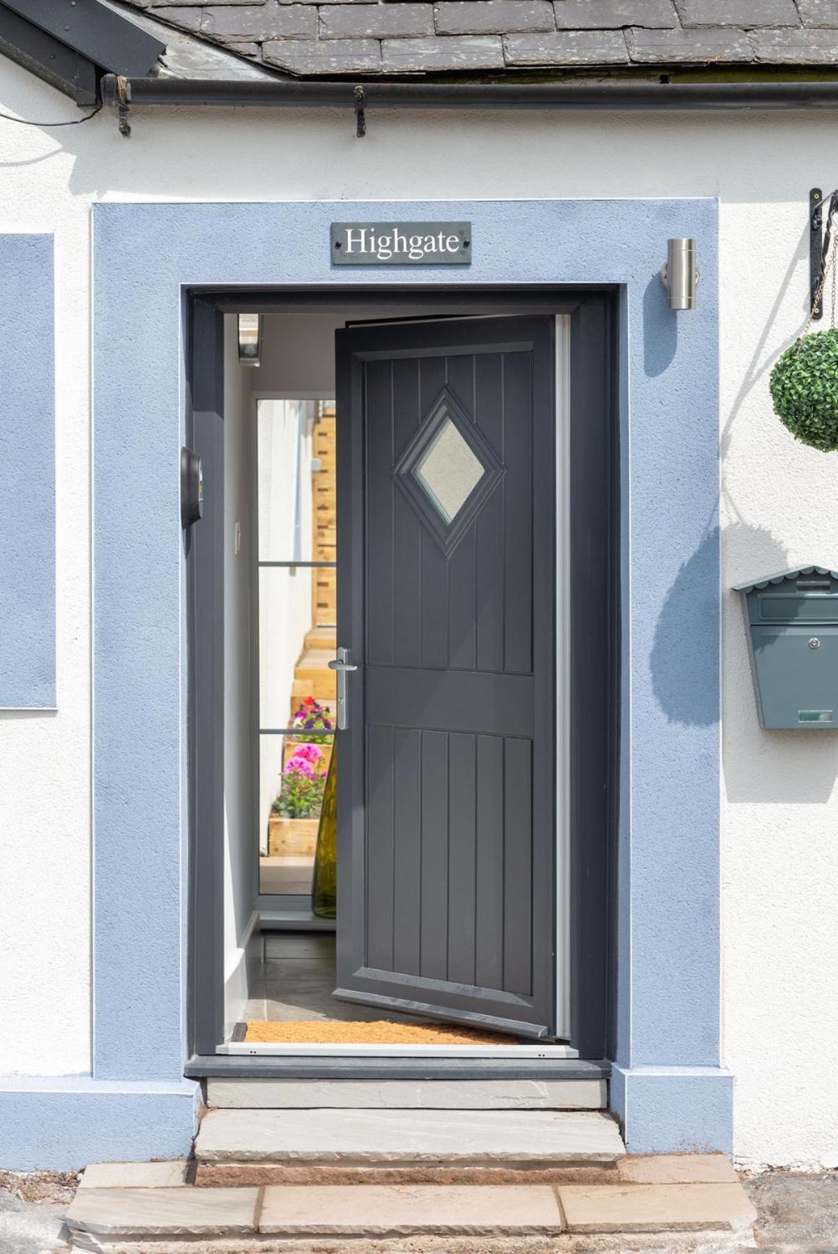 Cottage - Sleeps 4 hot tub & pet friendly view 4