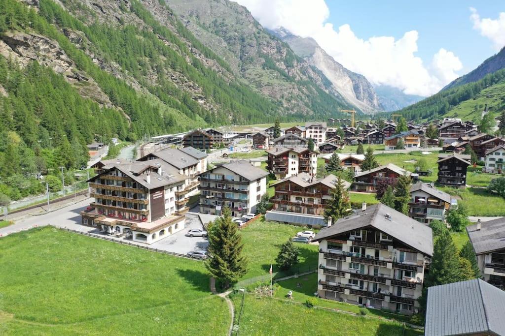 Pure Comfort! Entire Apartment with Abundant Space near Zermatt with parking!