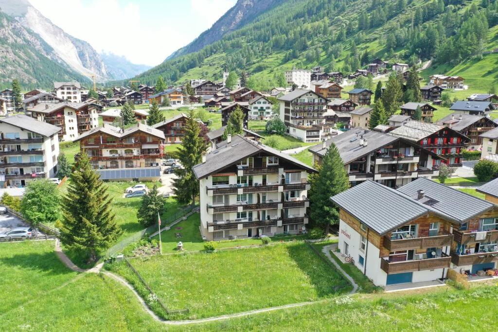 Panorama apartment for 2 near Zermatt with parking!