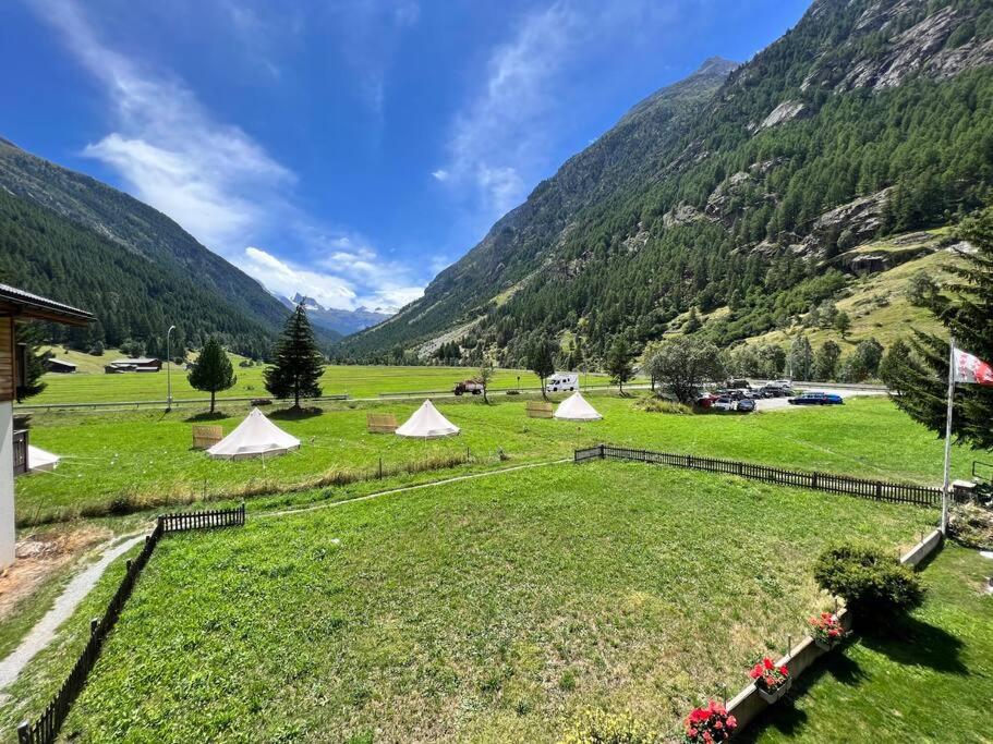 Panorama apartment for 2 near Zermatt with parking!
