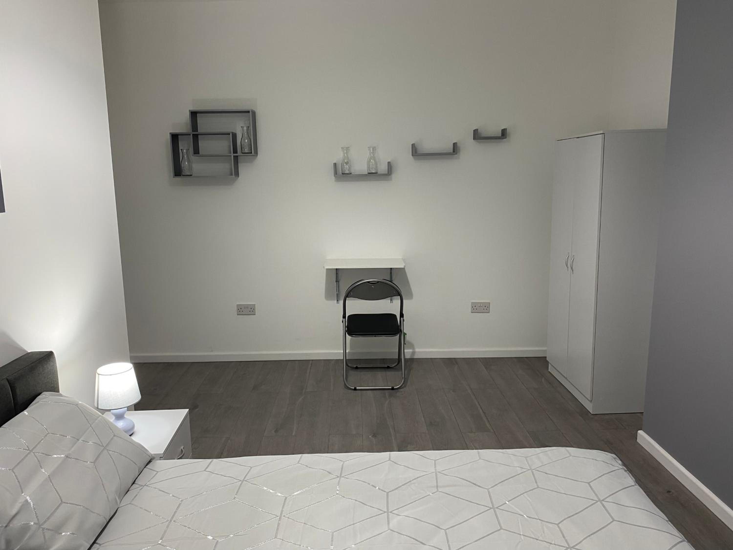 South Shields Vacations - Contractors House-Welcomes All - Property Image 3