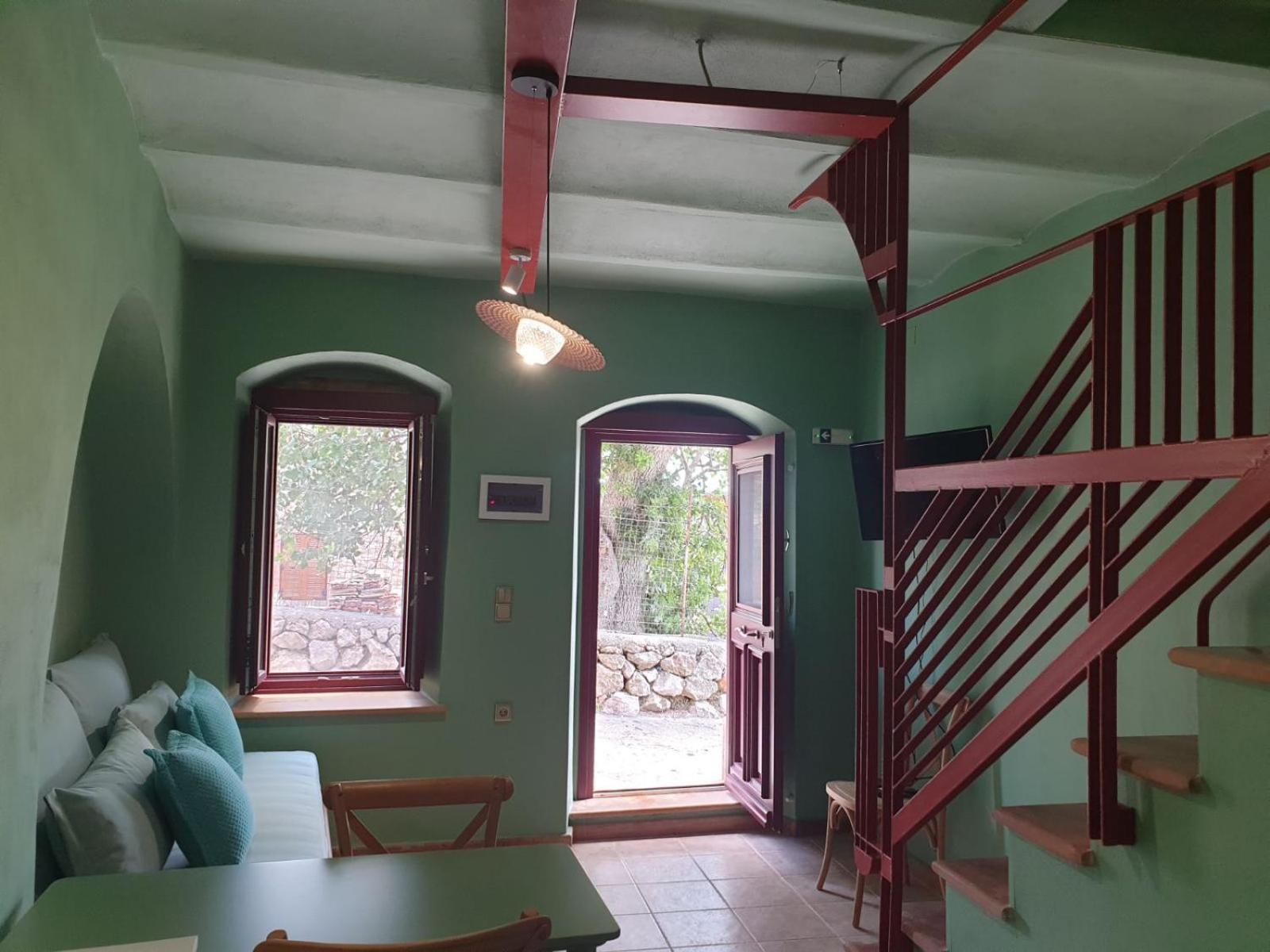 PhiloXenia Traditional Apartments