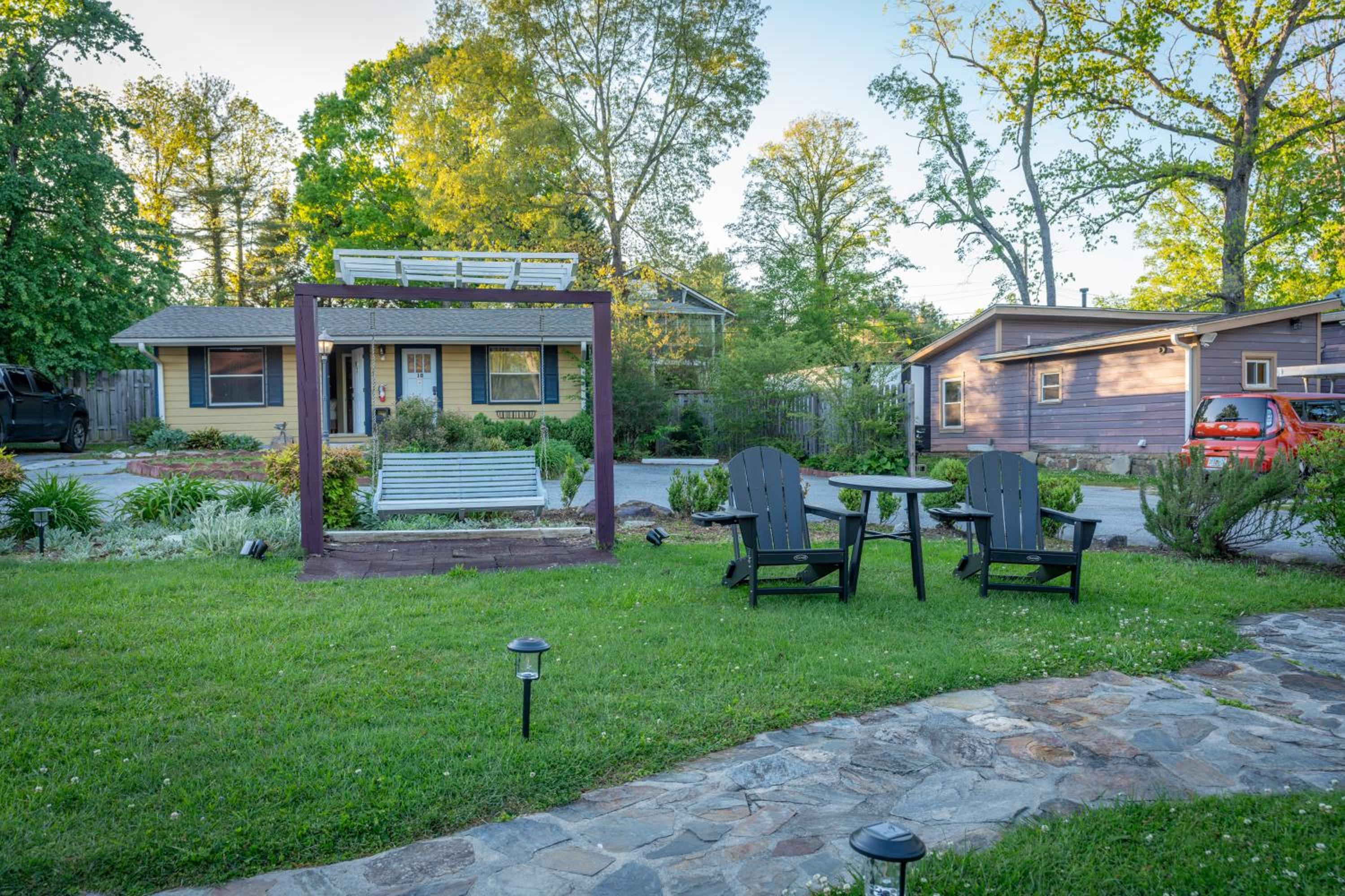 CedarWood Inn
