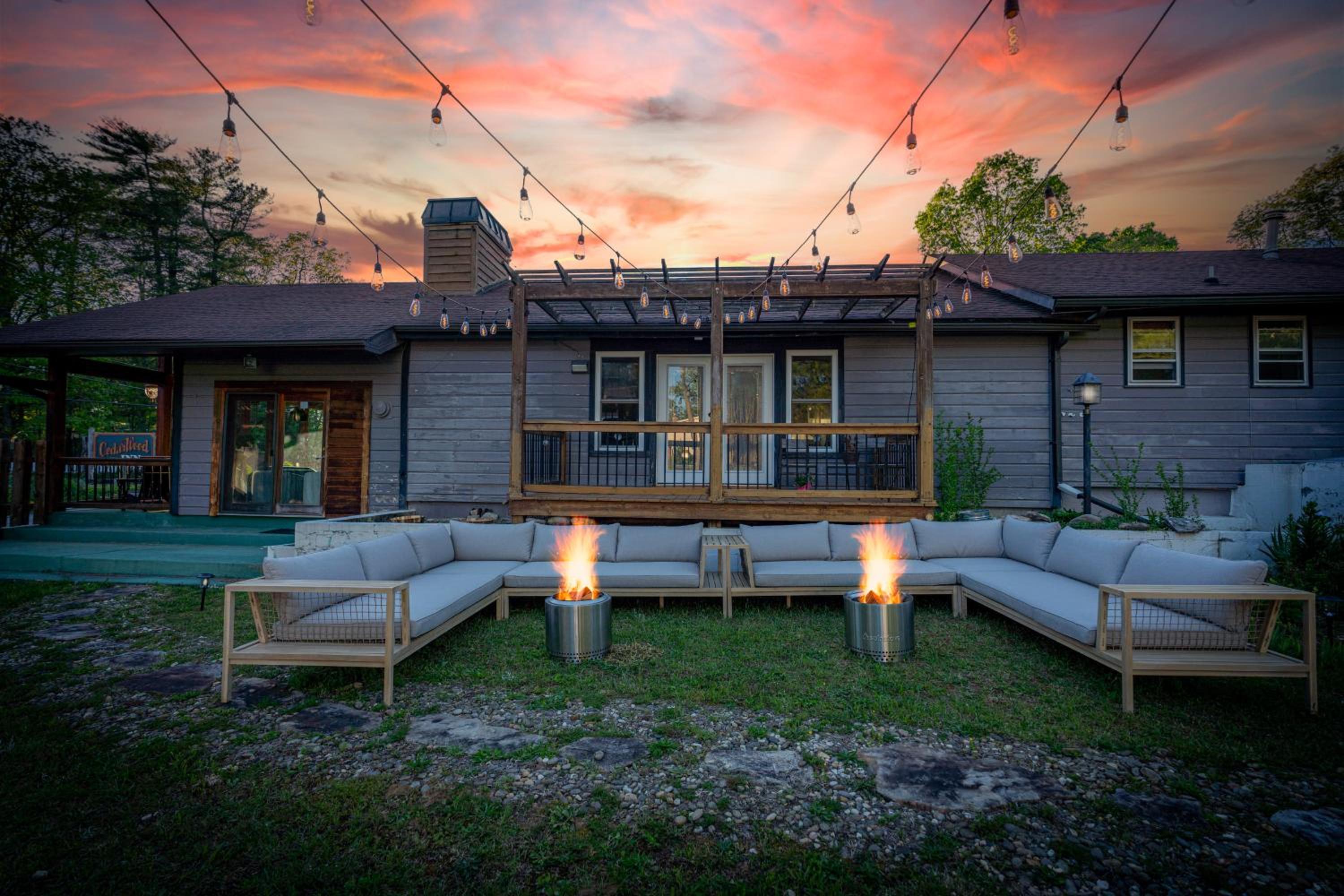 CedarWood Inn