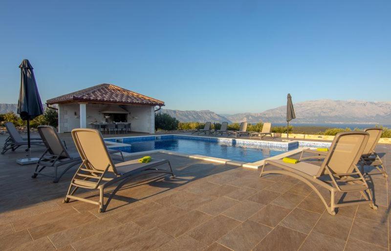 Ferienhaus Luisa Insel Brac - Kamin, Pool, Grill, Olivengrundstück view 2