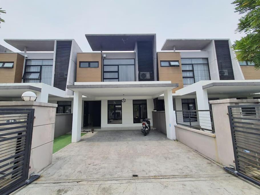 2 storey house at U12 Shah Alam photo 1