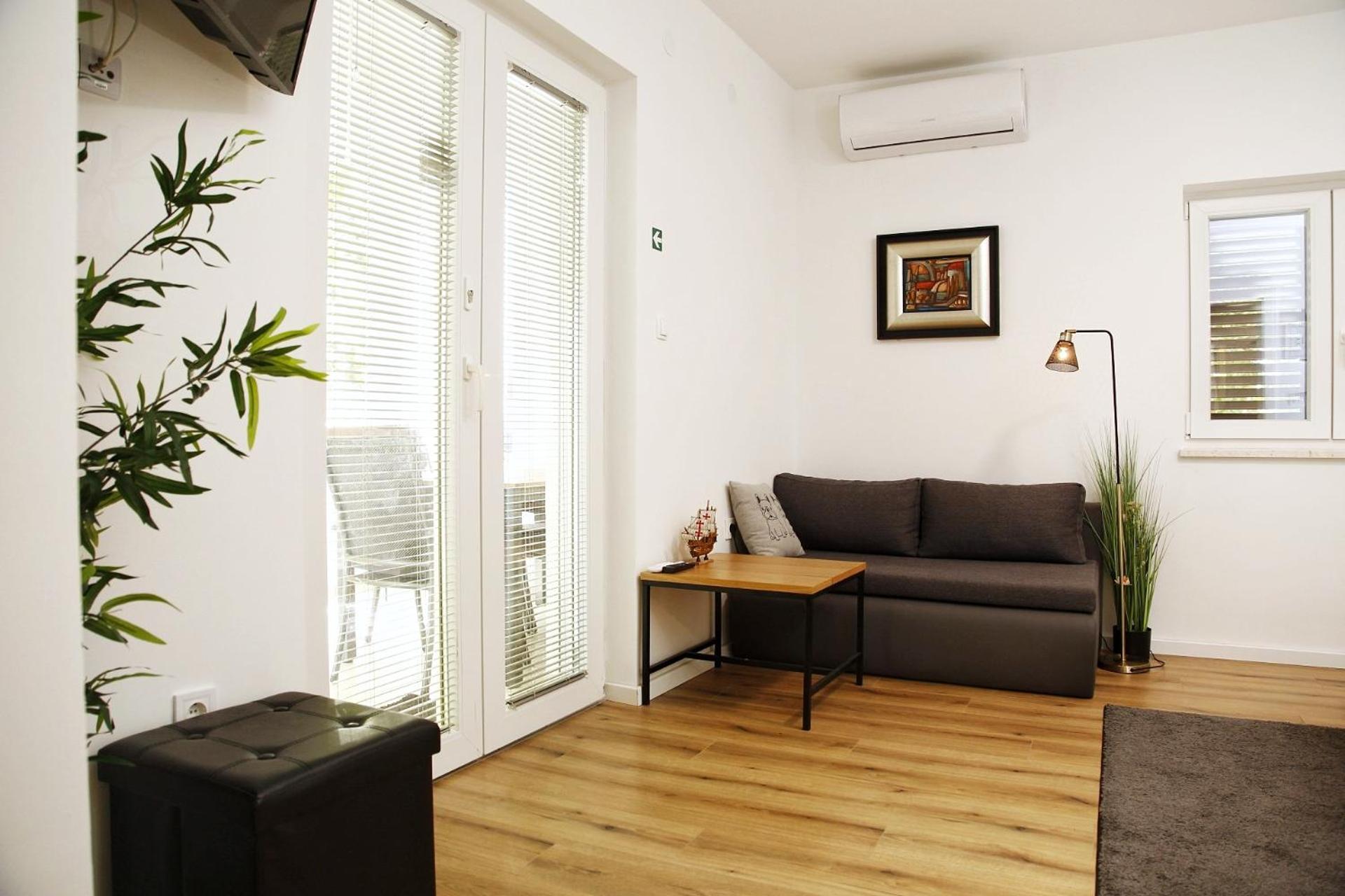 Studio Apartment Gea - Peaceful & Quiet - Queen Bed, Modern, Parking