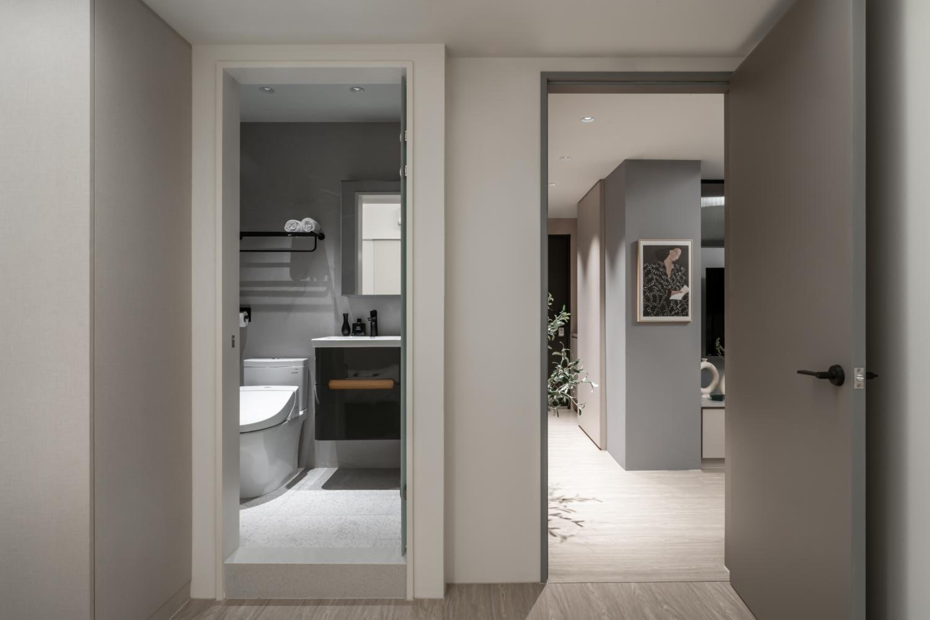 Lin Apartments by Olala Homes