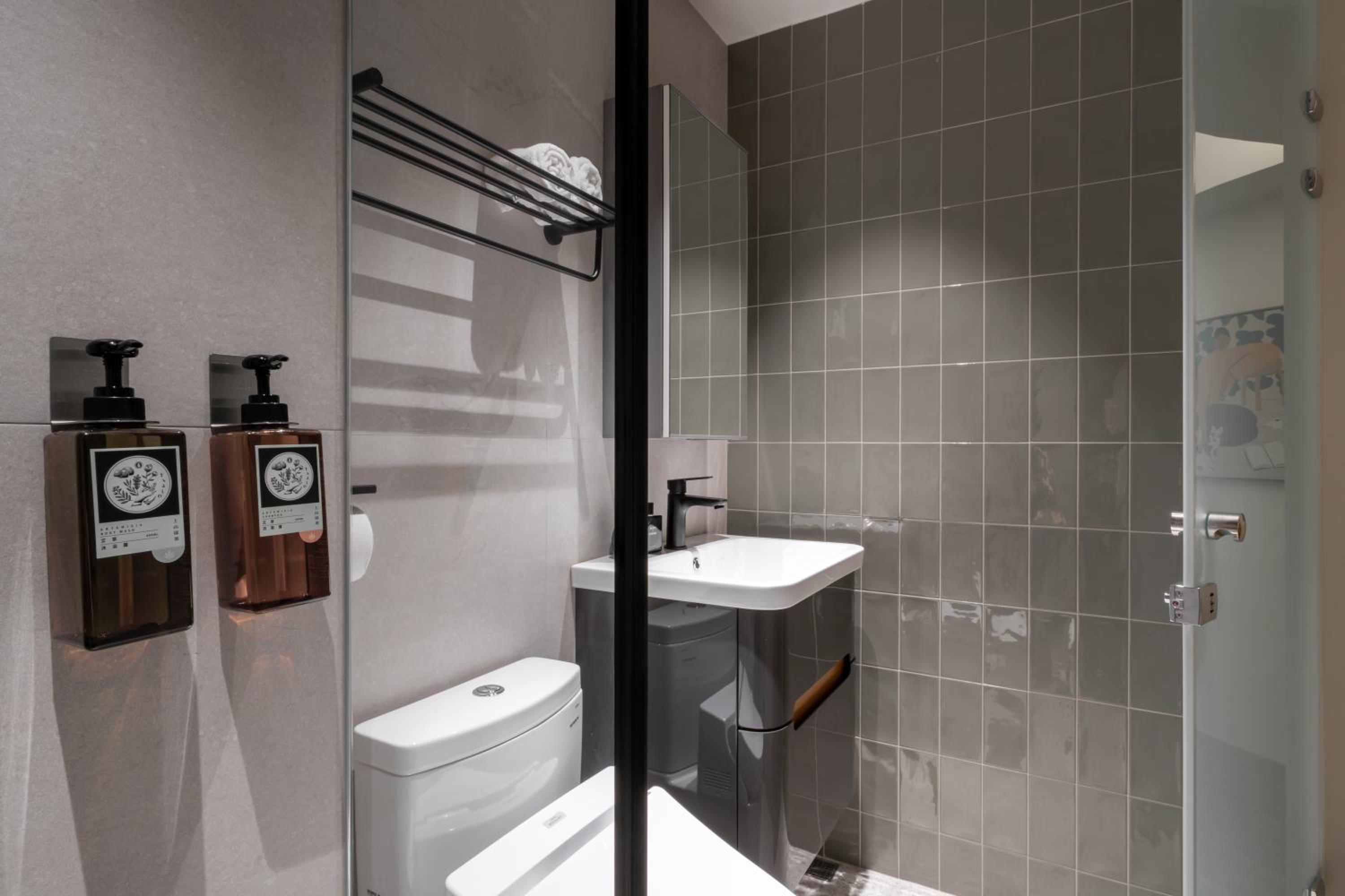 Lin Apartments by Olala Homes