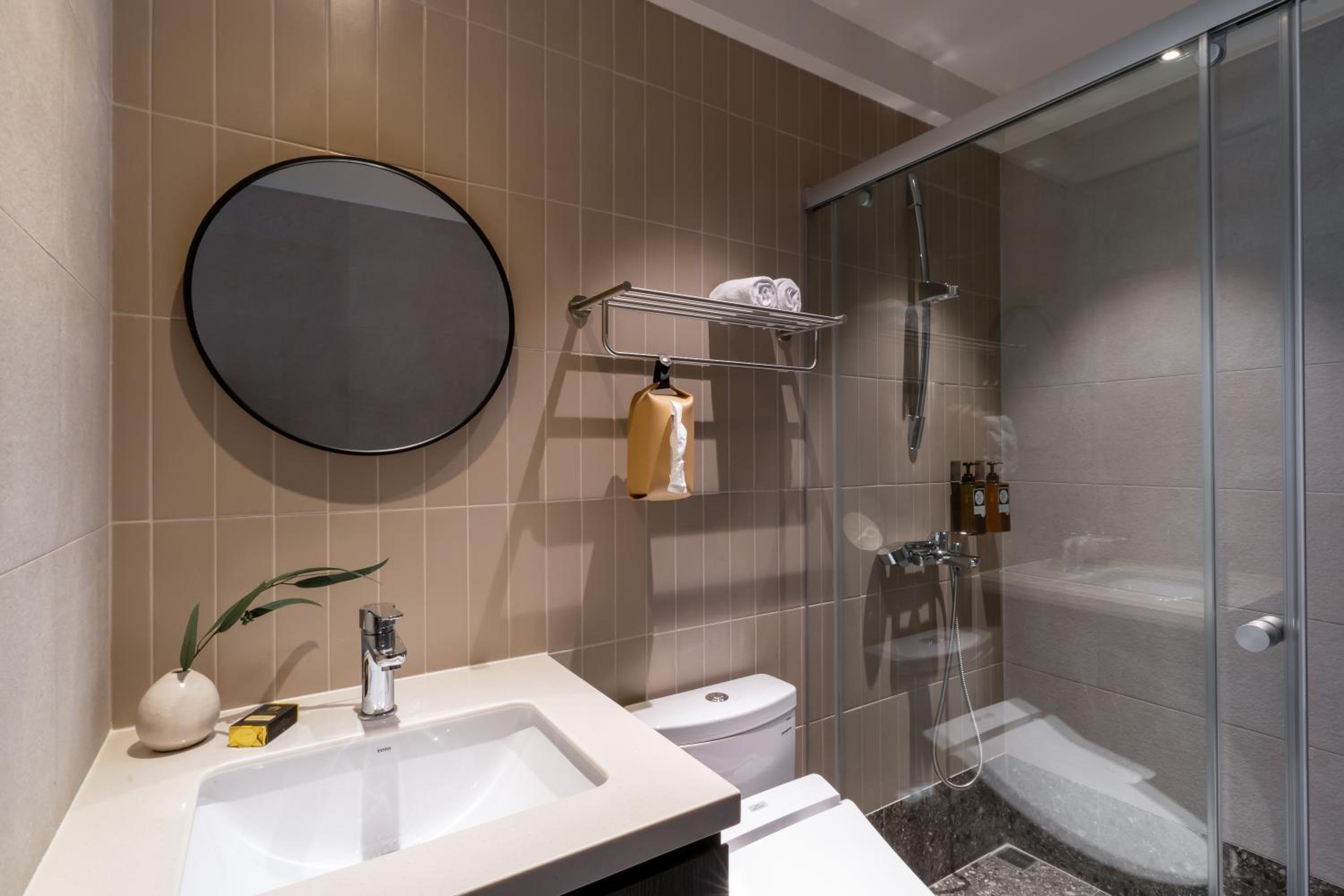 Lin Apartments by Olala Homes