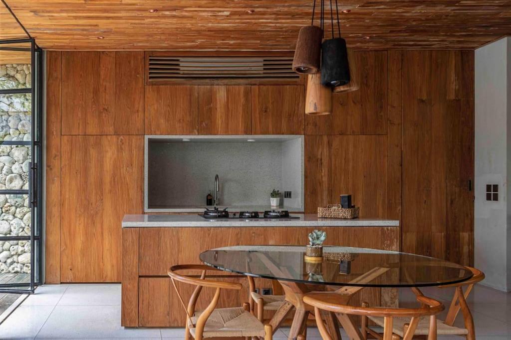 OLA HOUSE Uluwatu Bespoke 2 BR with Salt Water Pool 10 minutes to Best Beaches view 2