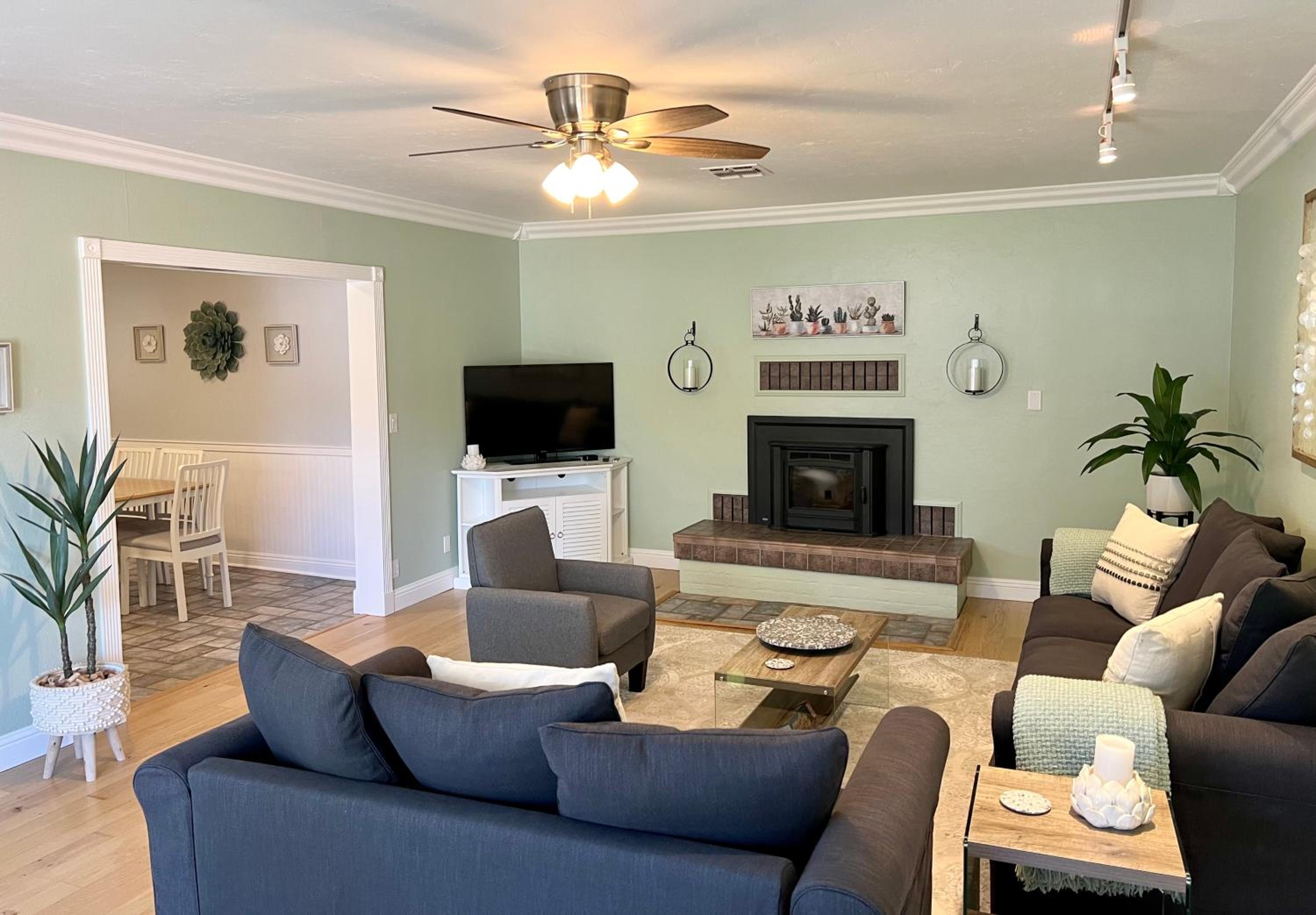 3 Bedroom Vineyard Home OR Airstream Trailer for rent!