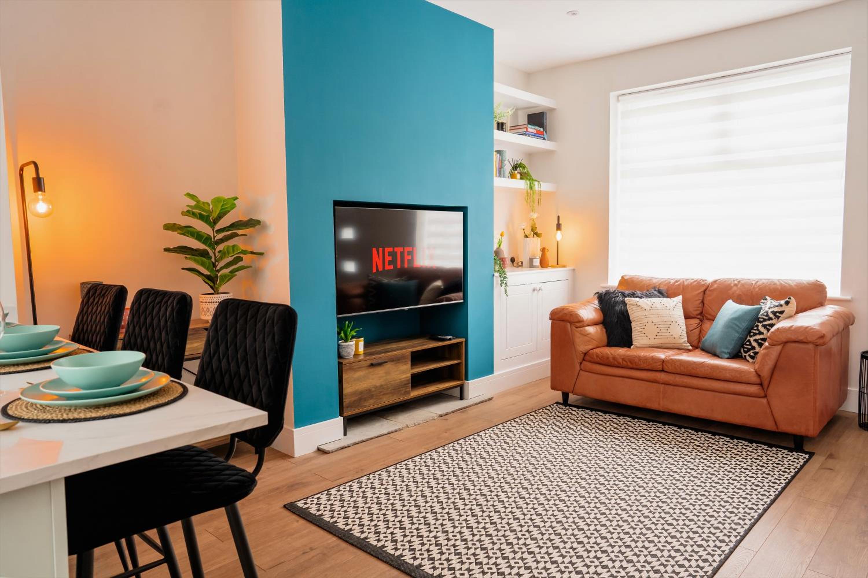 Modern Skipton House, Sleeps 5, Canal & Parking