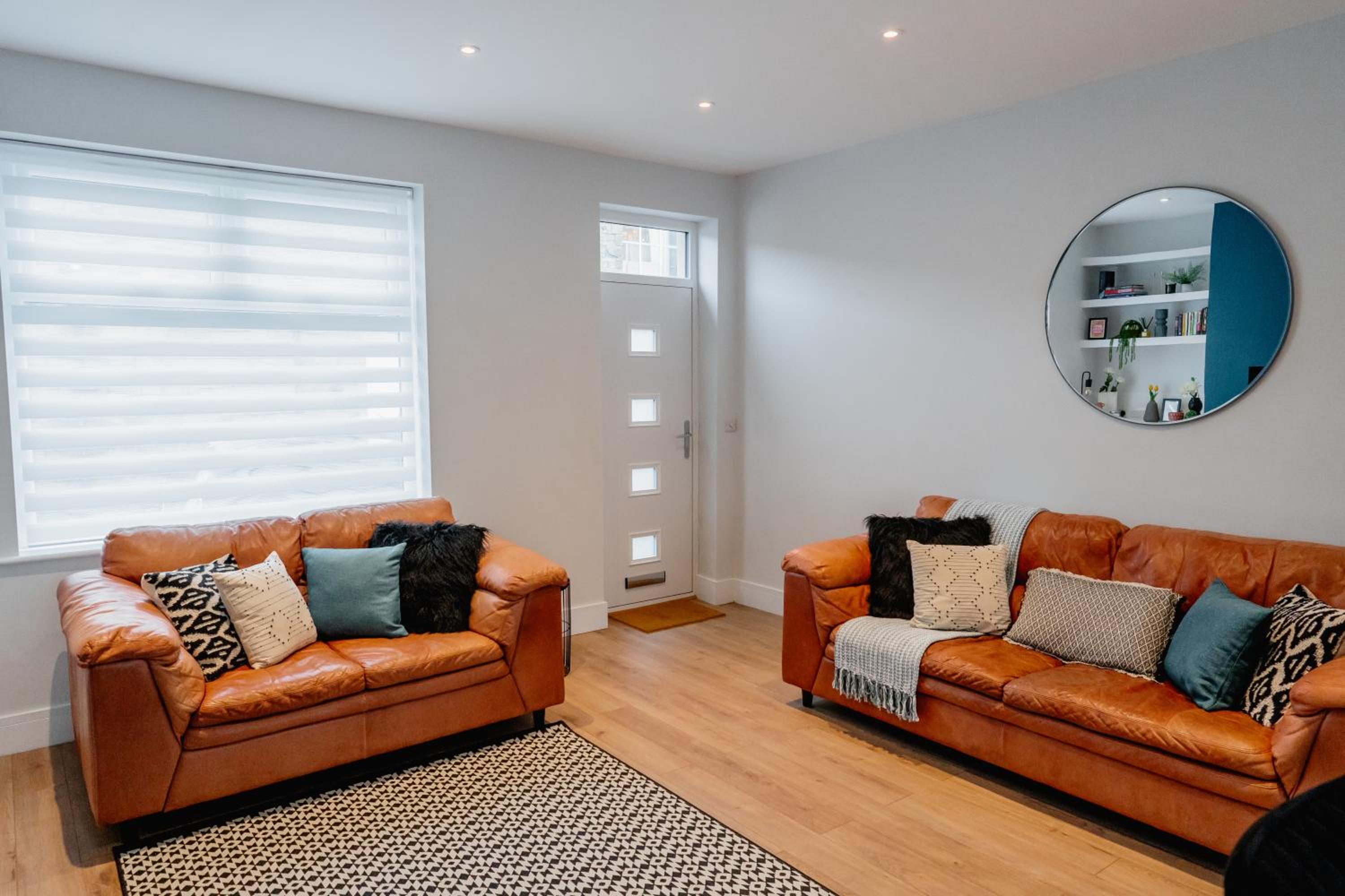 Modern Skipton House, Sleeps 5, Canal & Parking