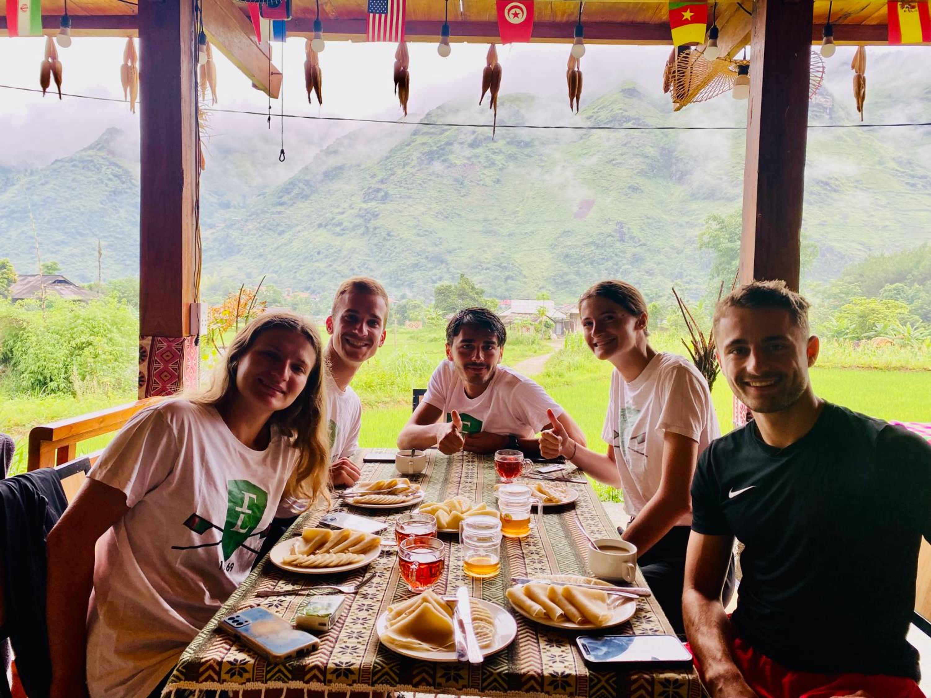 Du Gia Field View Homestay