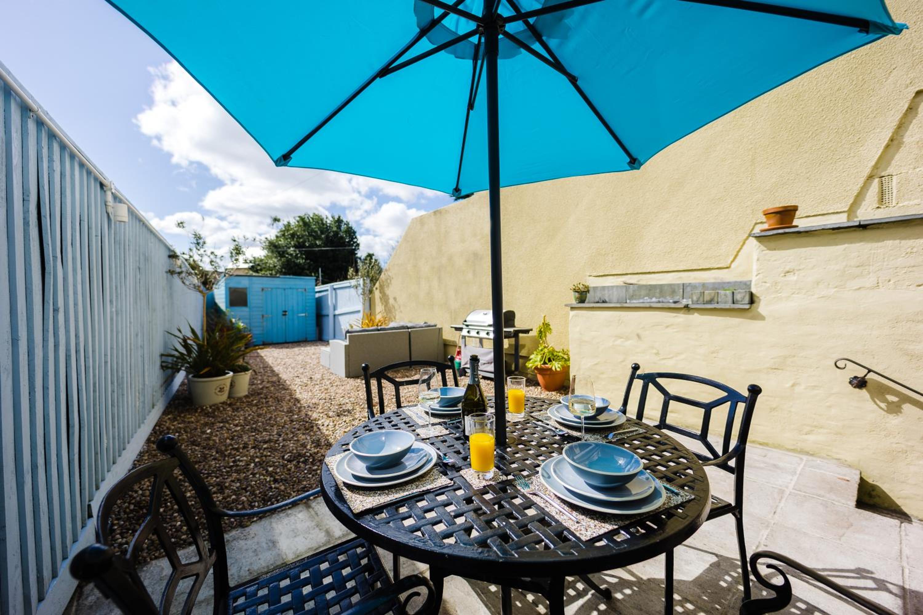 Flat 1 Flint House Tenby - 2 bedroom - garden - dog friendly view 2