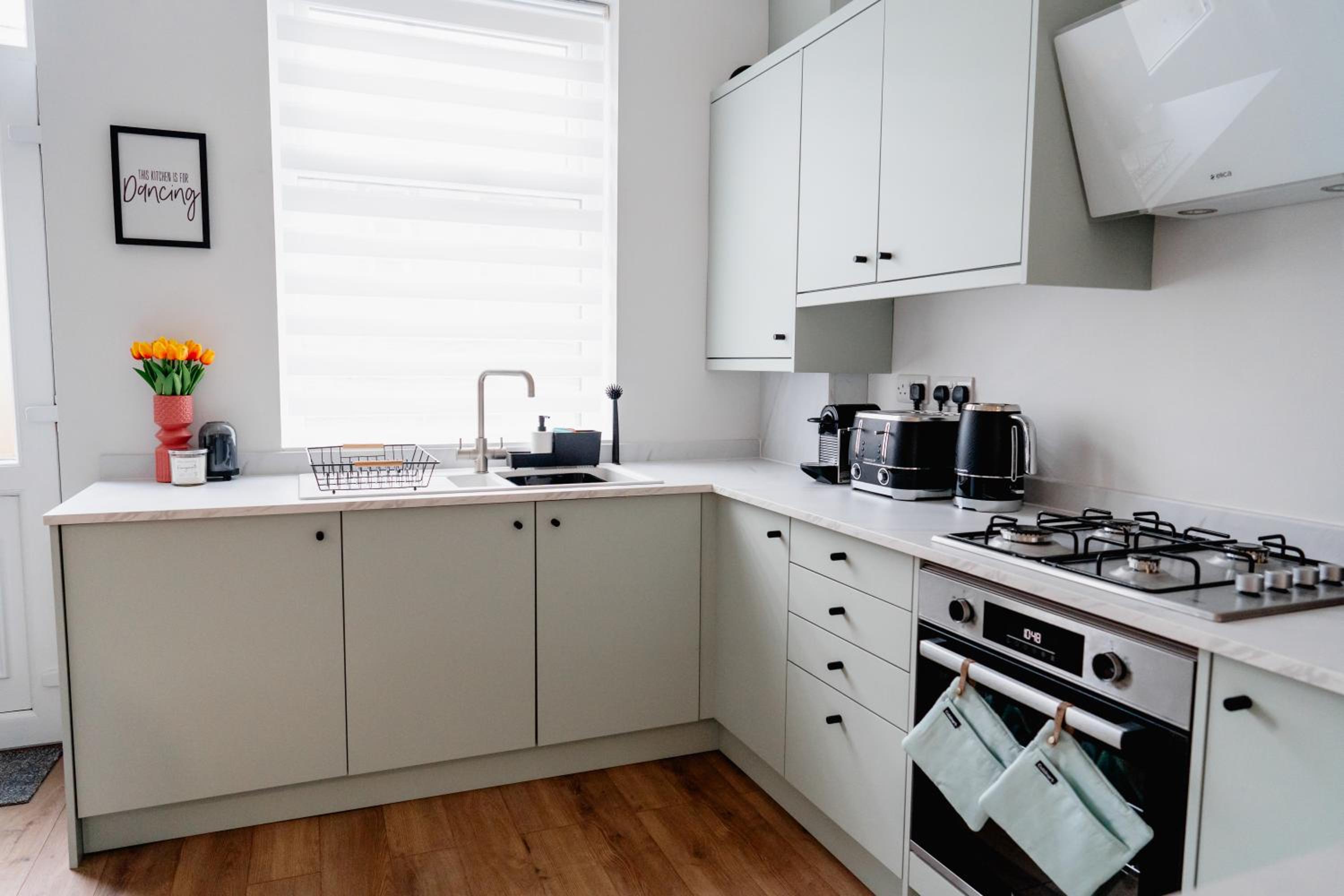 Modern Skipton House, Sleeps 5, Canal & Parking