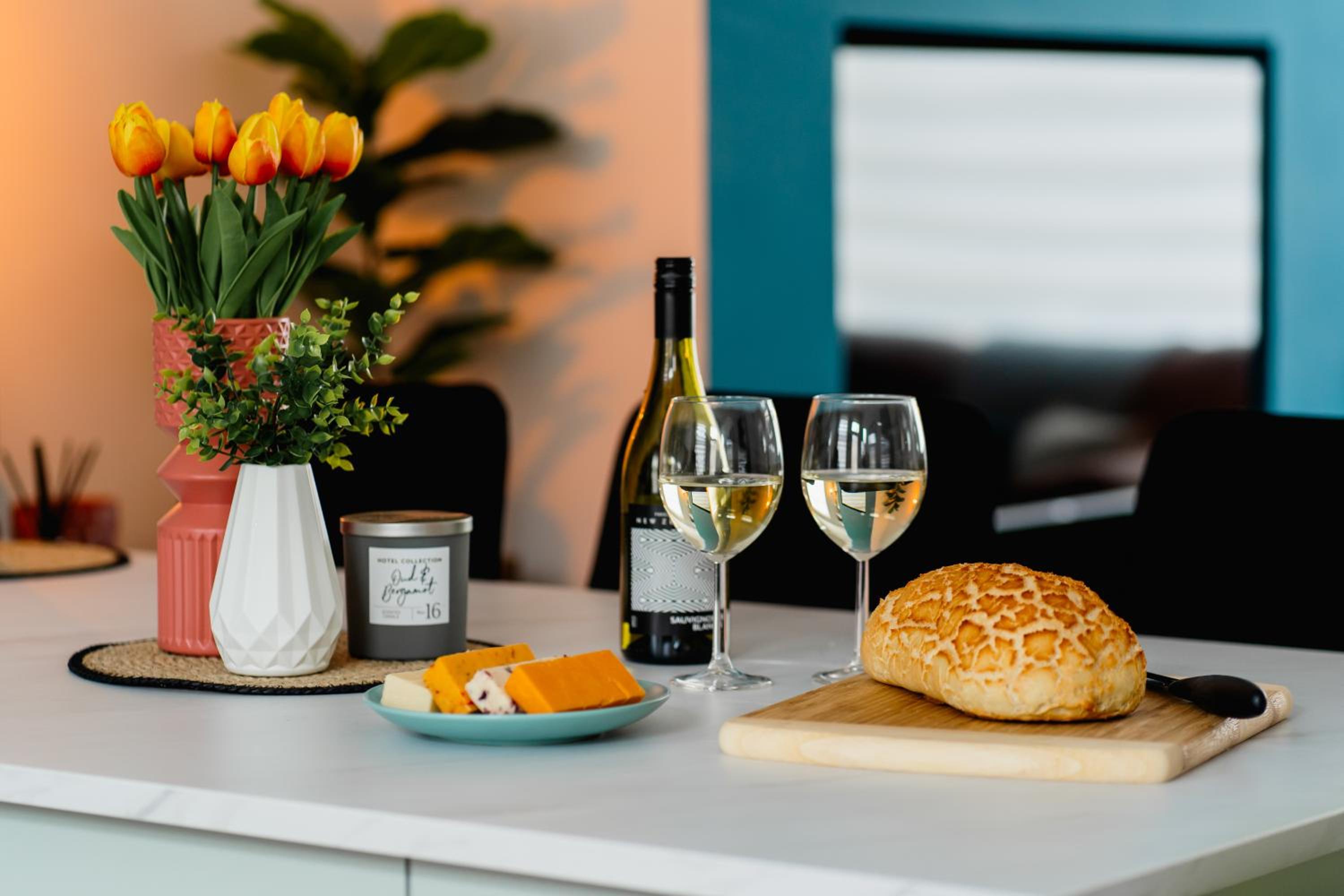 Modern Skipton House, Sleeps 5, Canal & Parking