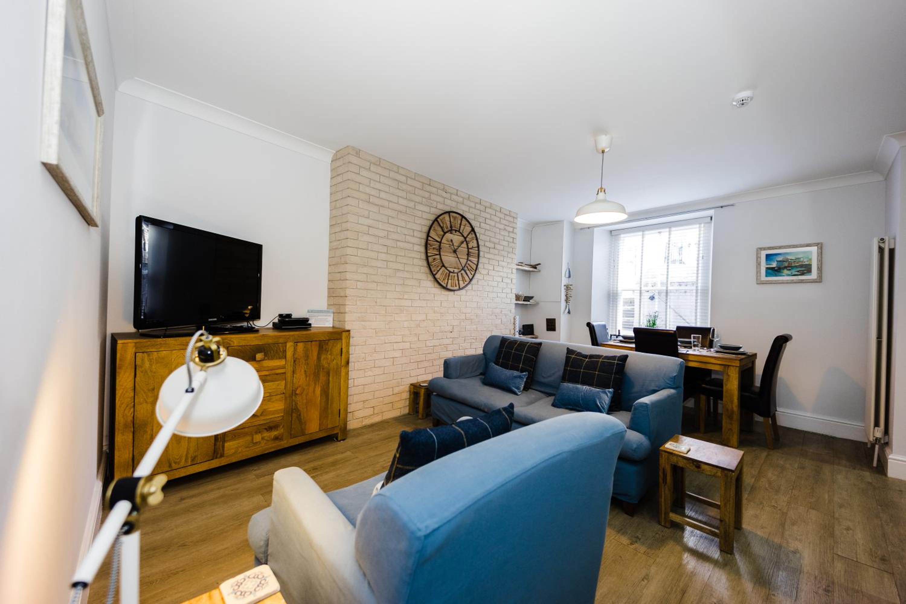 Flat 1 Flint House Tenby - 2 bedroom - garden - dog friendly view 4