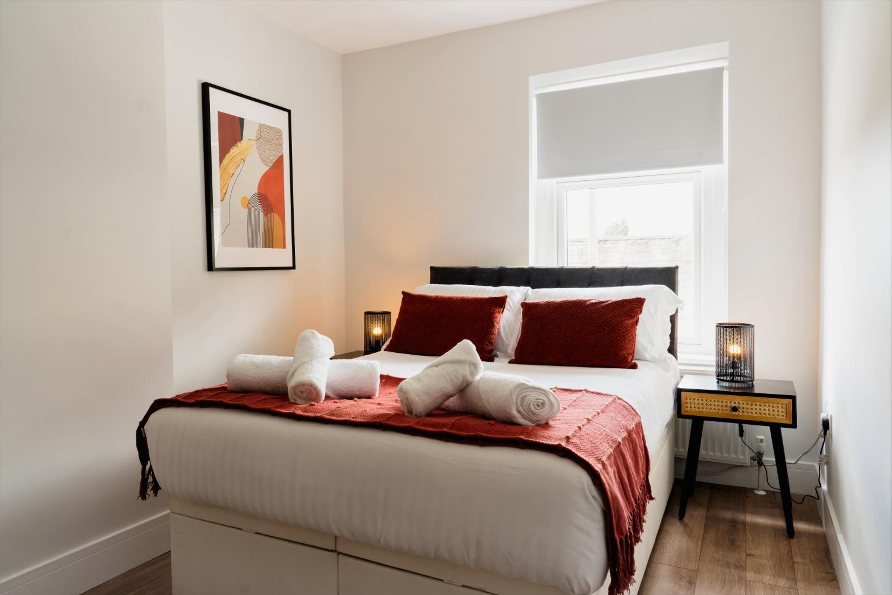Modern Skipton House, Sleeps 5, Canal & Parking