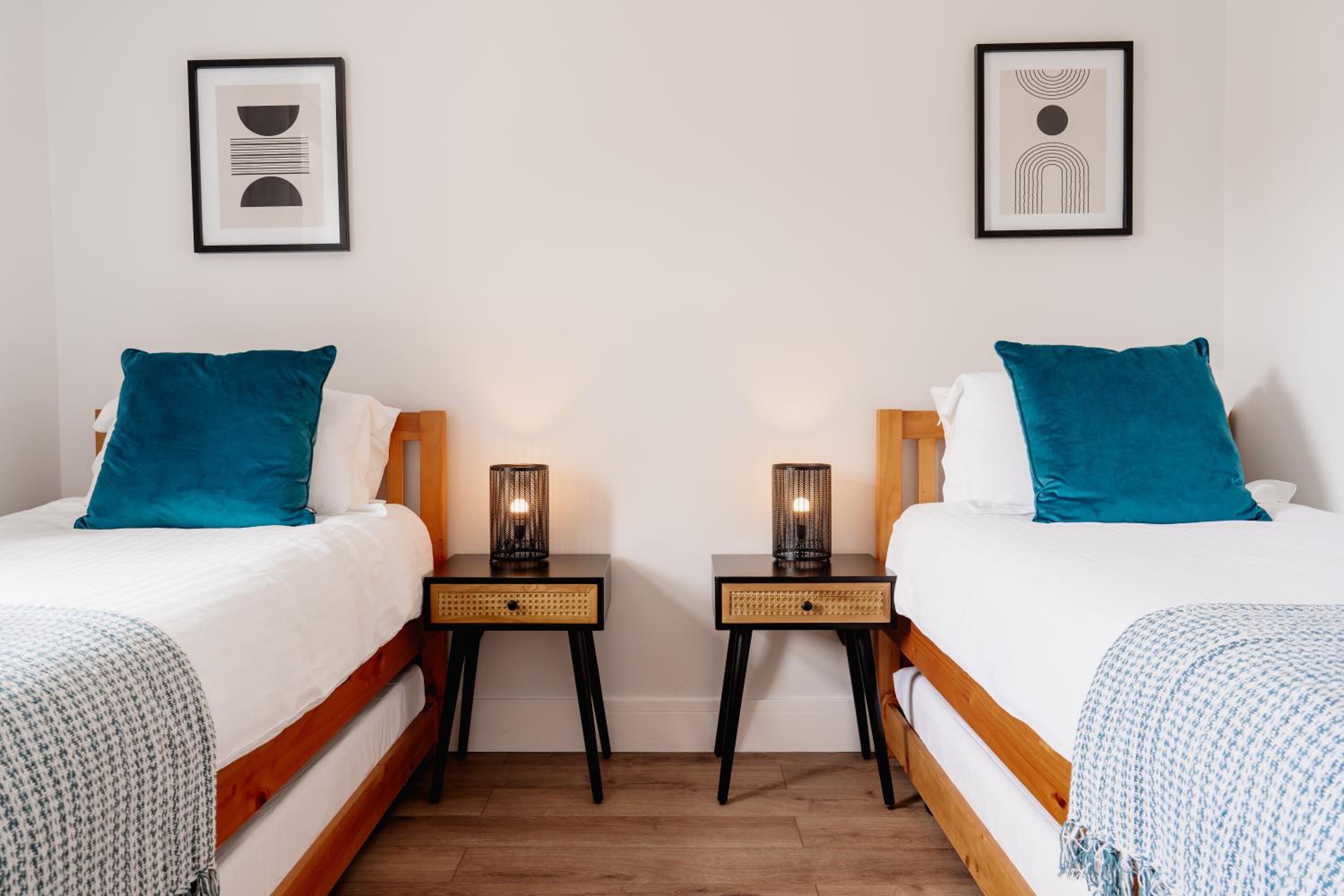 Modern Skipton House, Sleeps 5, Canal & Parking