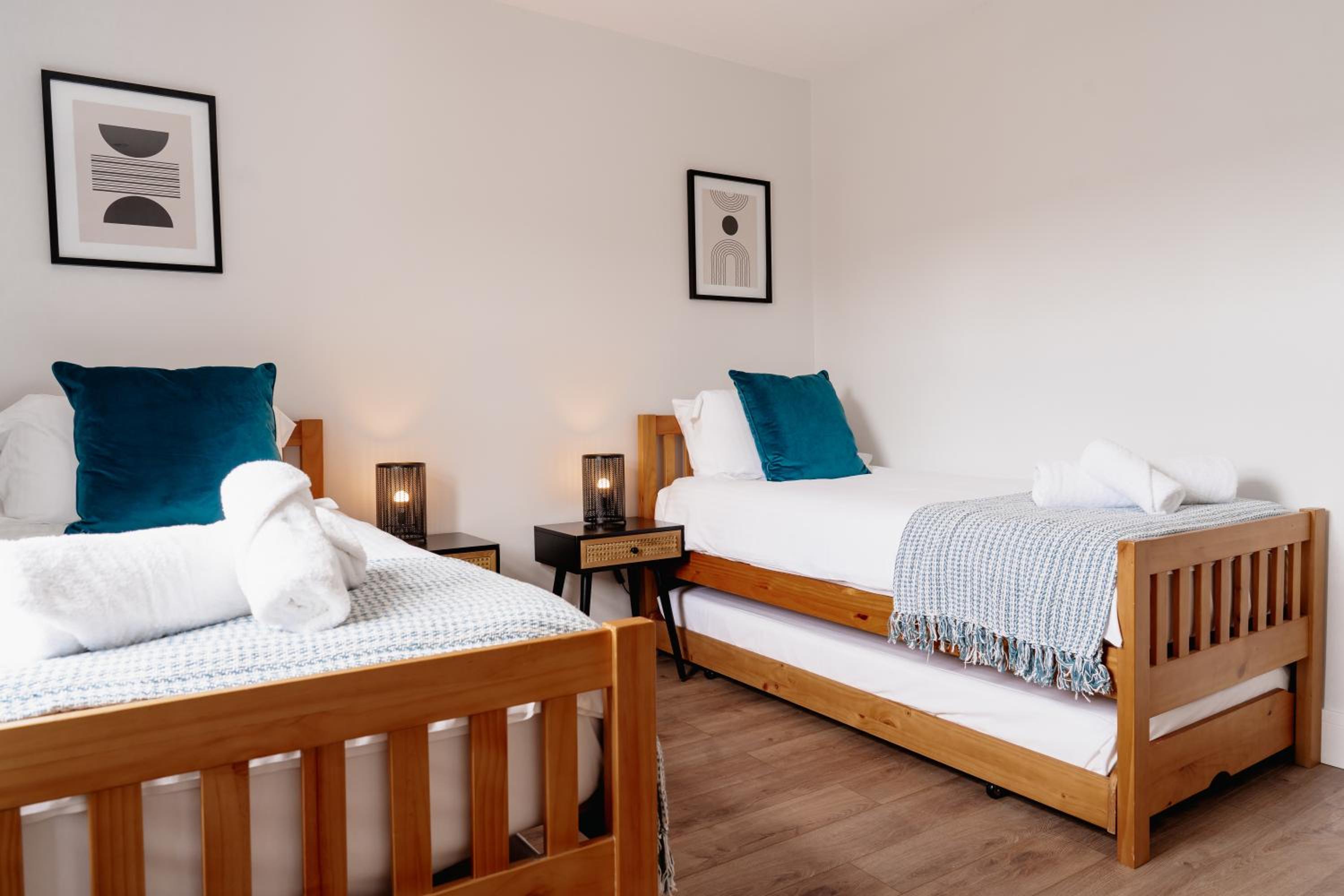 Modern Skipton House, Sleeps 5, Canal & Parking