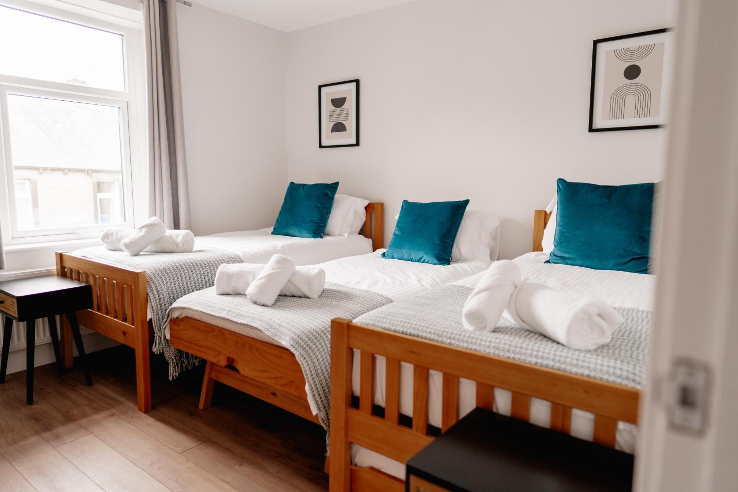 Modern Skipton House, Sleeps 5, Canal & Parking