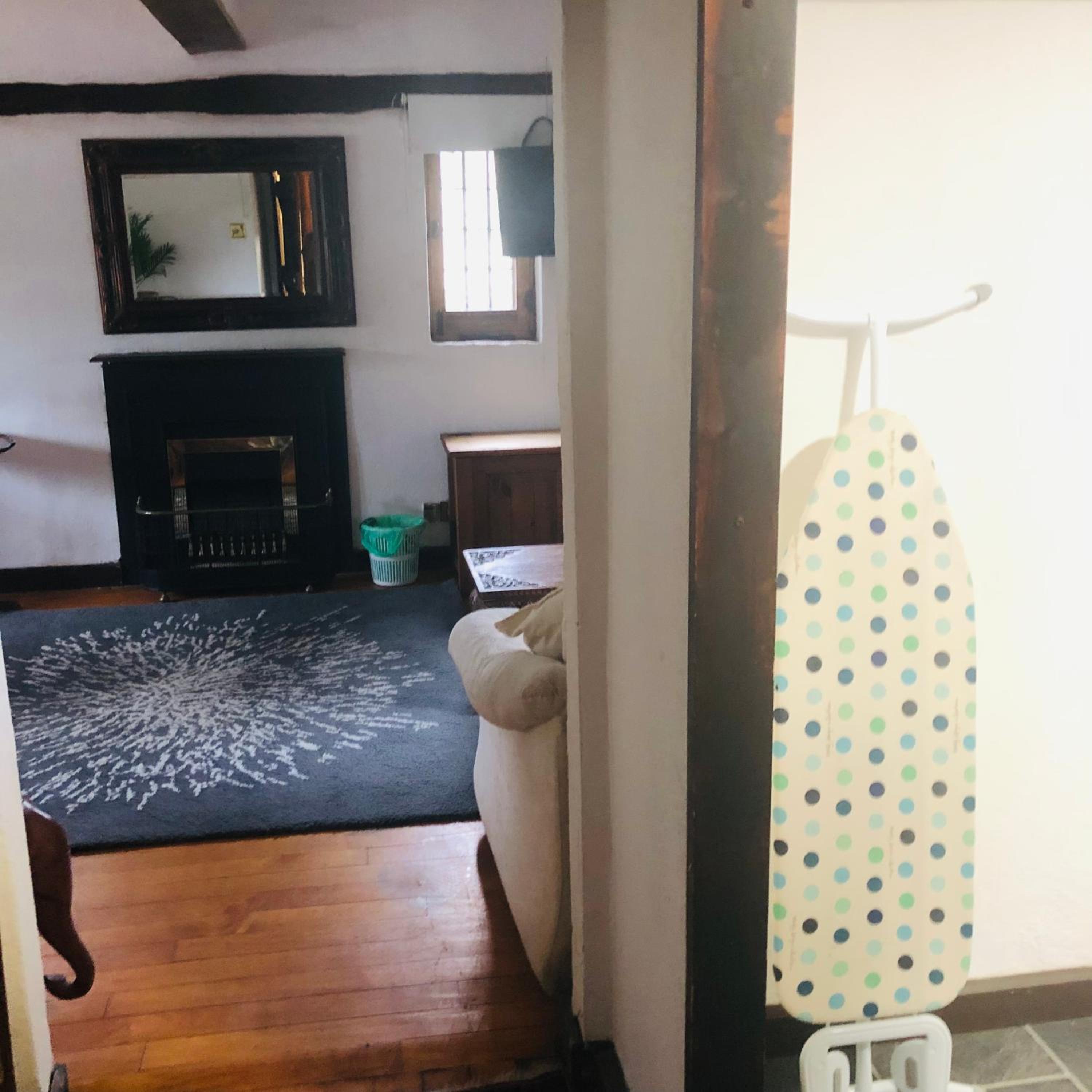 Tudor House - Double Room - En suite view 4