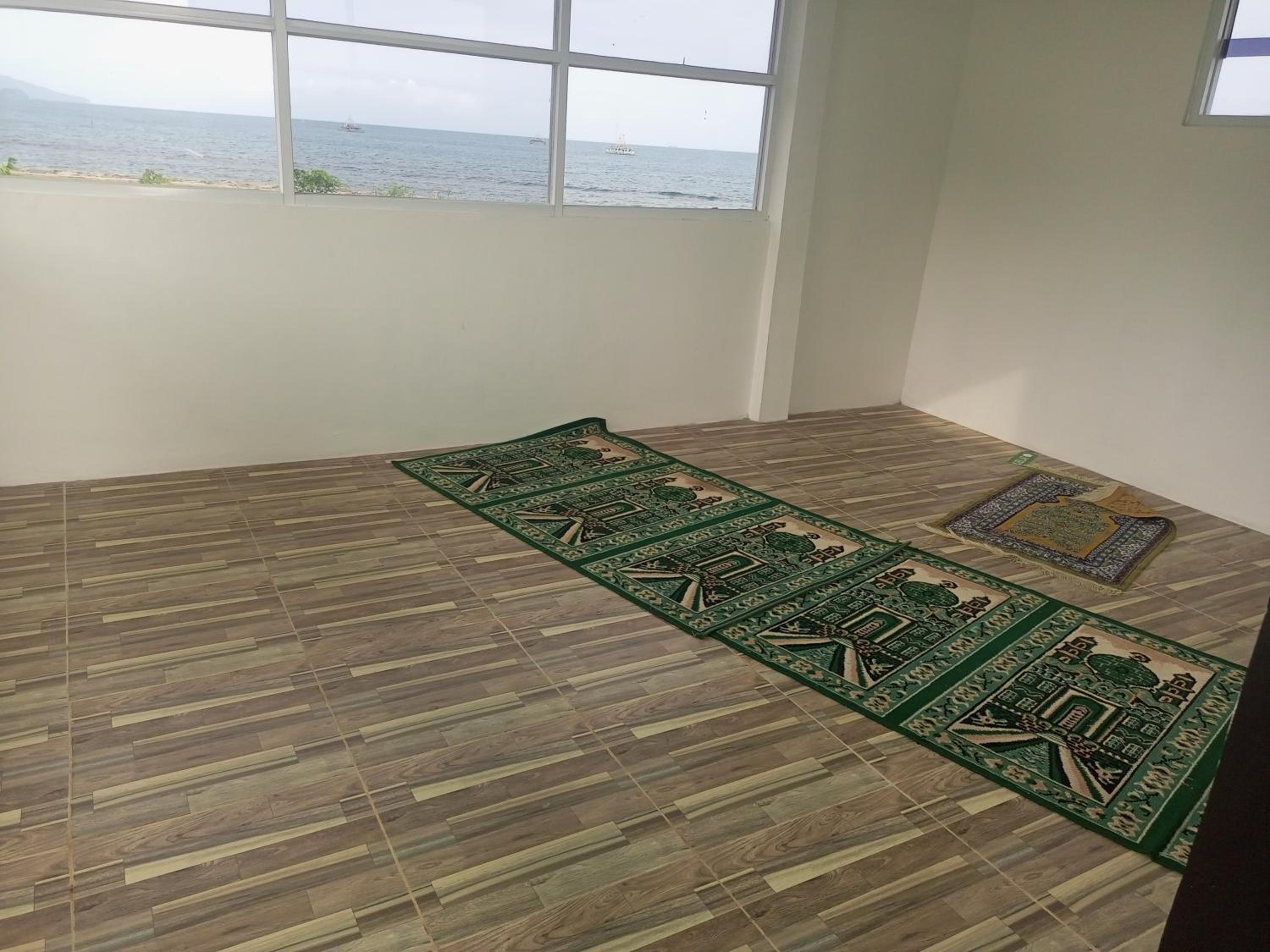 Penginapan Lamban Queens Kamar Double Bed Lantai Bawah view 2