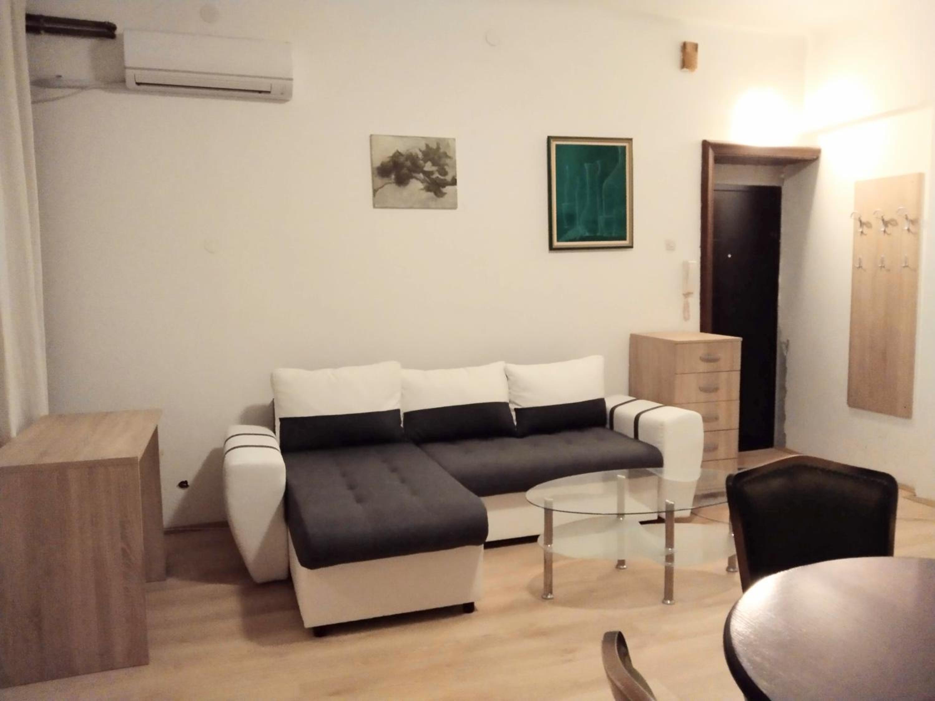 Apartment next to the temple of Saint Sava view 4