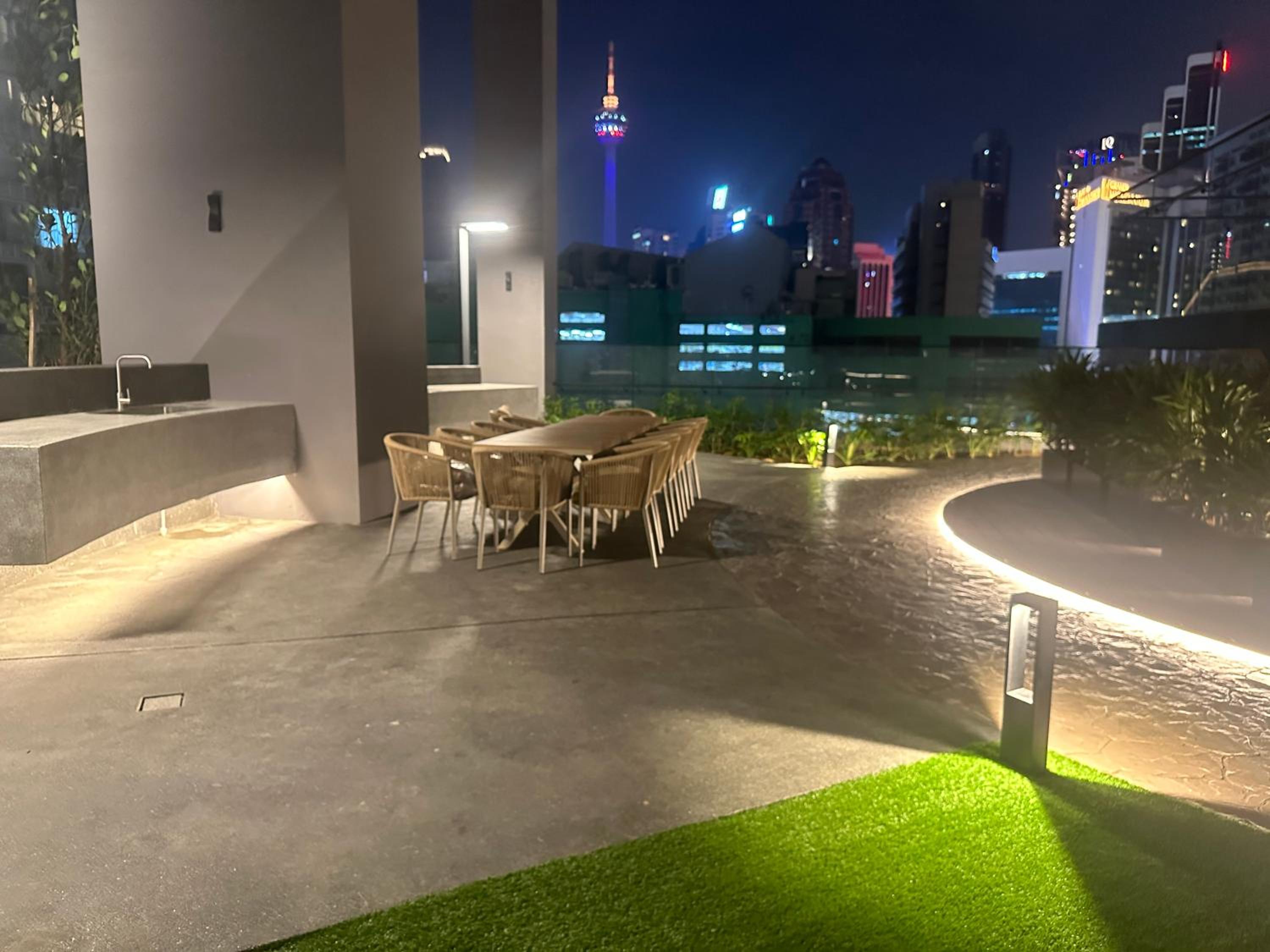Axon Residence by Western Suites