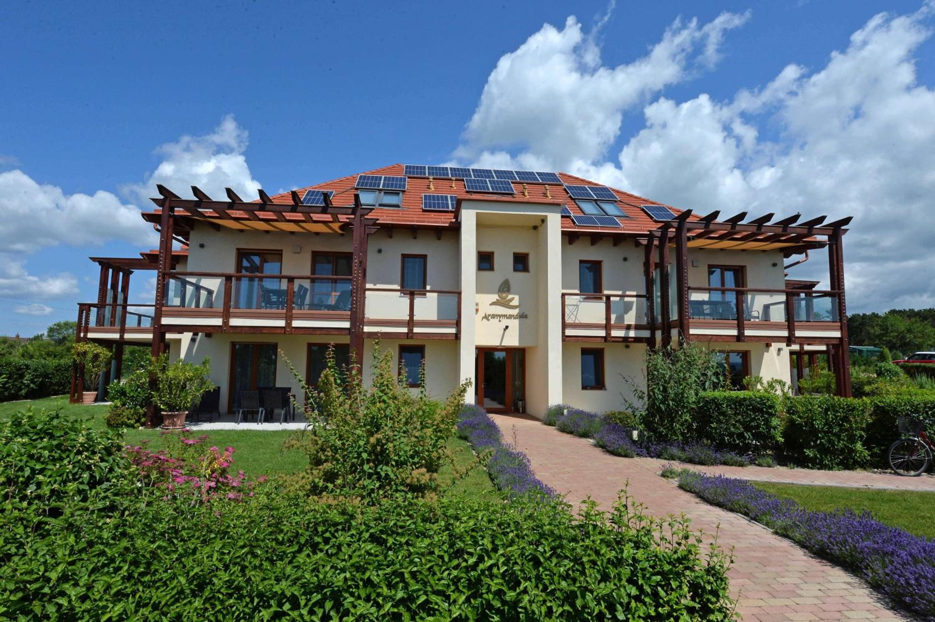 Hotel Aranymandula Apartmanok