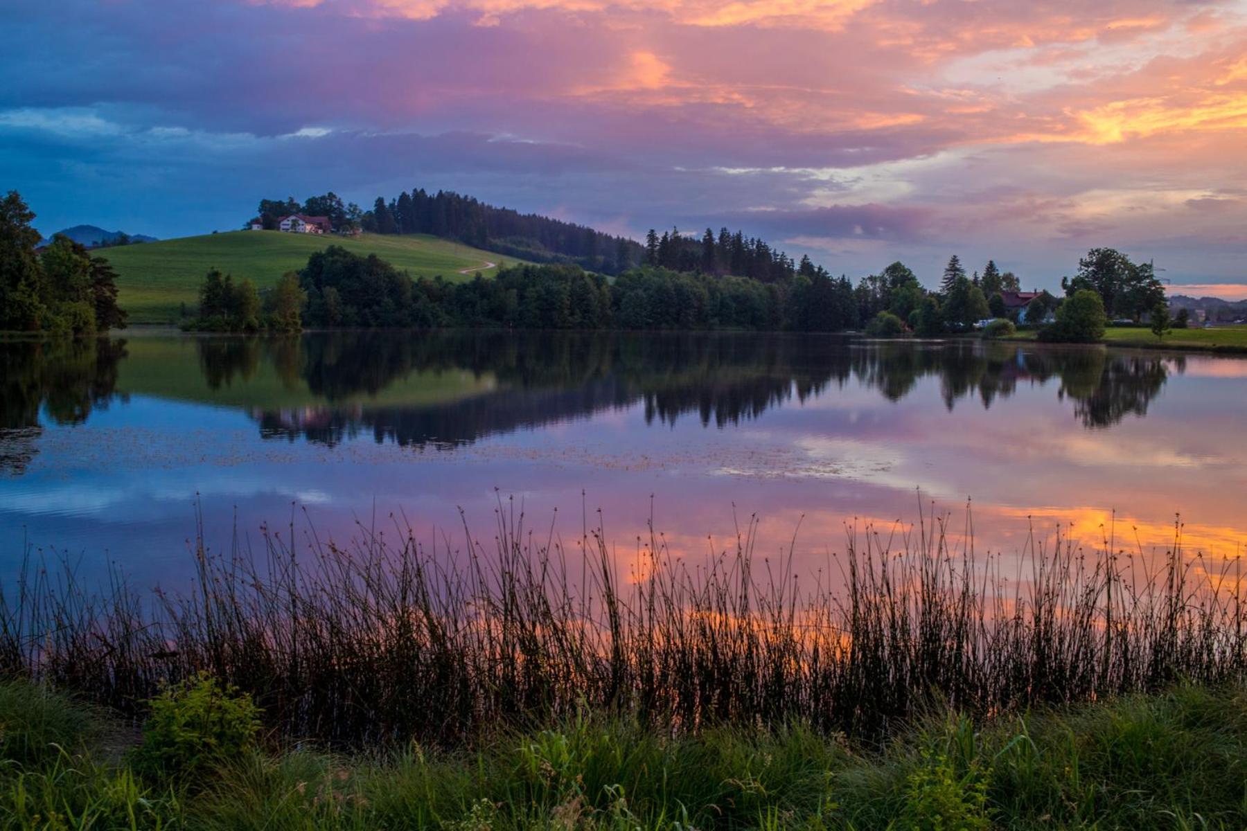 Direkt am See mit Bergblick